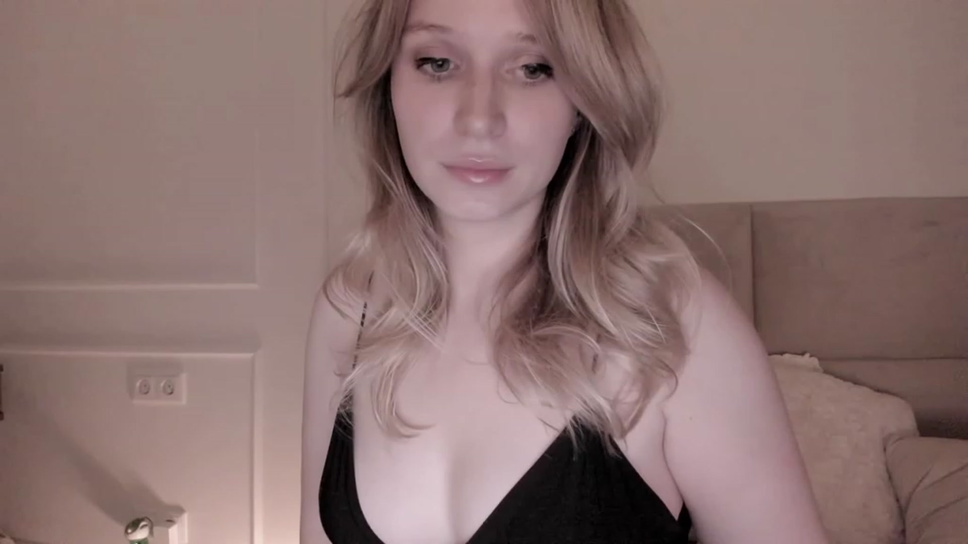 Gallery image thumbnail from Speculoos_'s myfreecams stream on, 06/02/2023, 20:16 image 18 of 20