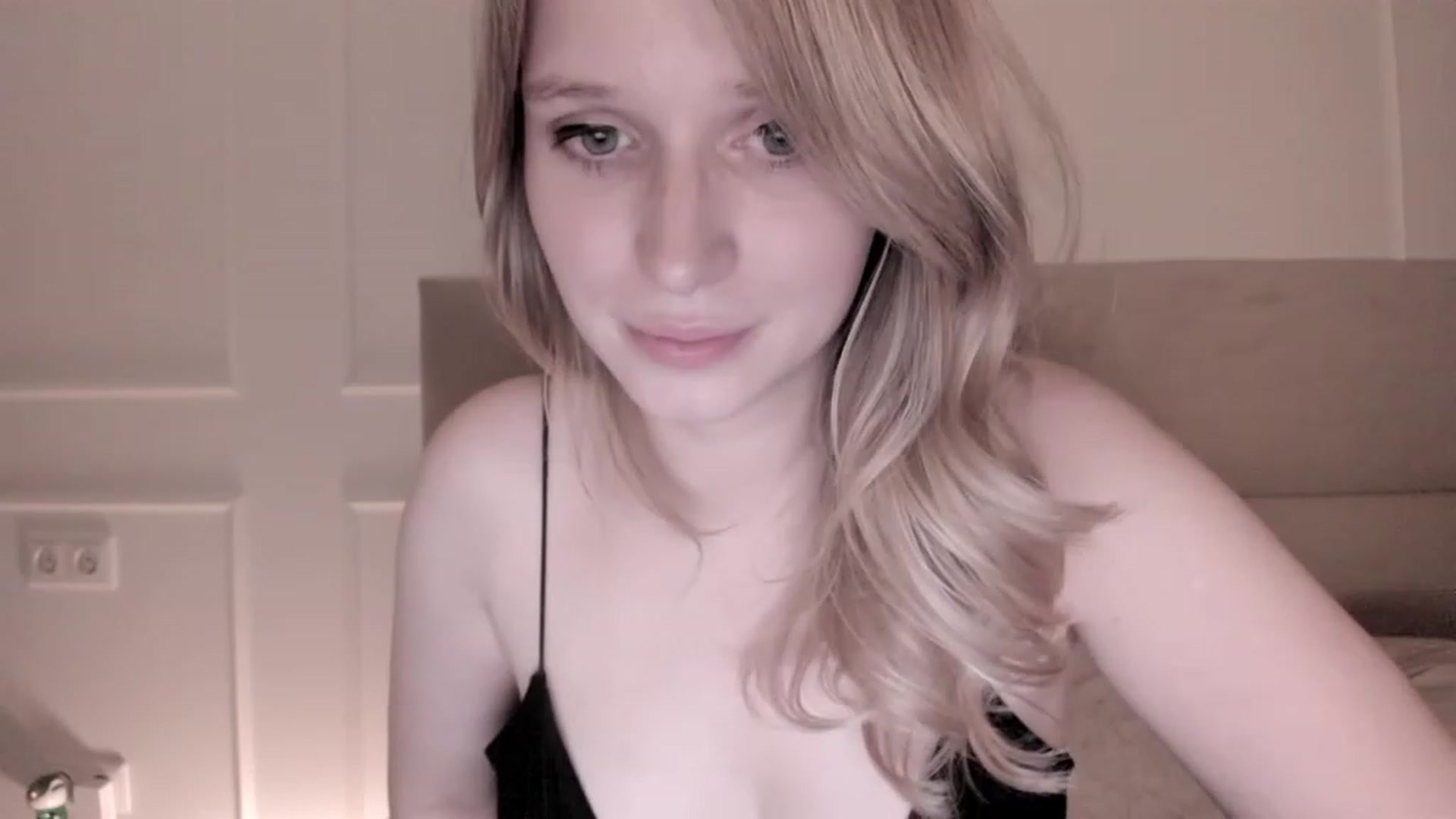Gallery image thumbnail from Speculoos_'s myfreecams stream on, 06/02/2023, 20:50 image 17 of 20