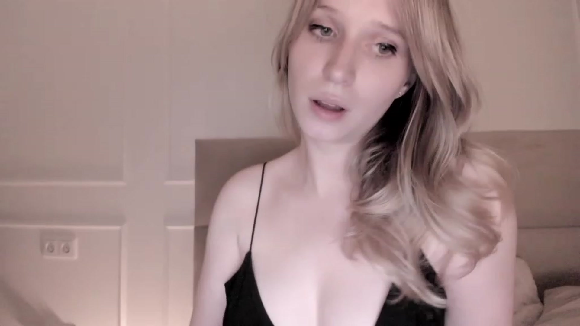Gallery image thumbnail from Speculoos_'s myfreecams stream on, 06/02/2023, 20:50 image 10 of 20