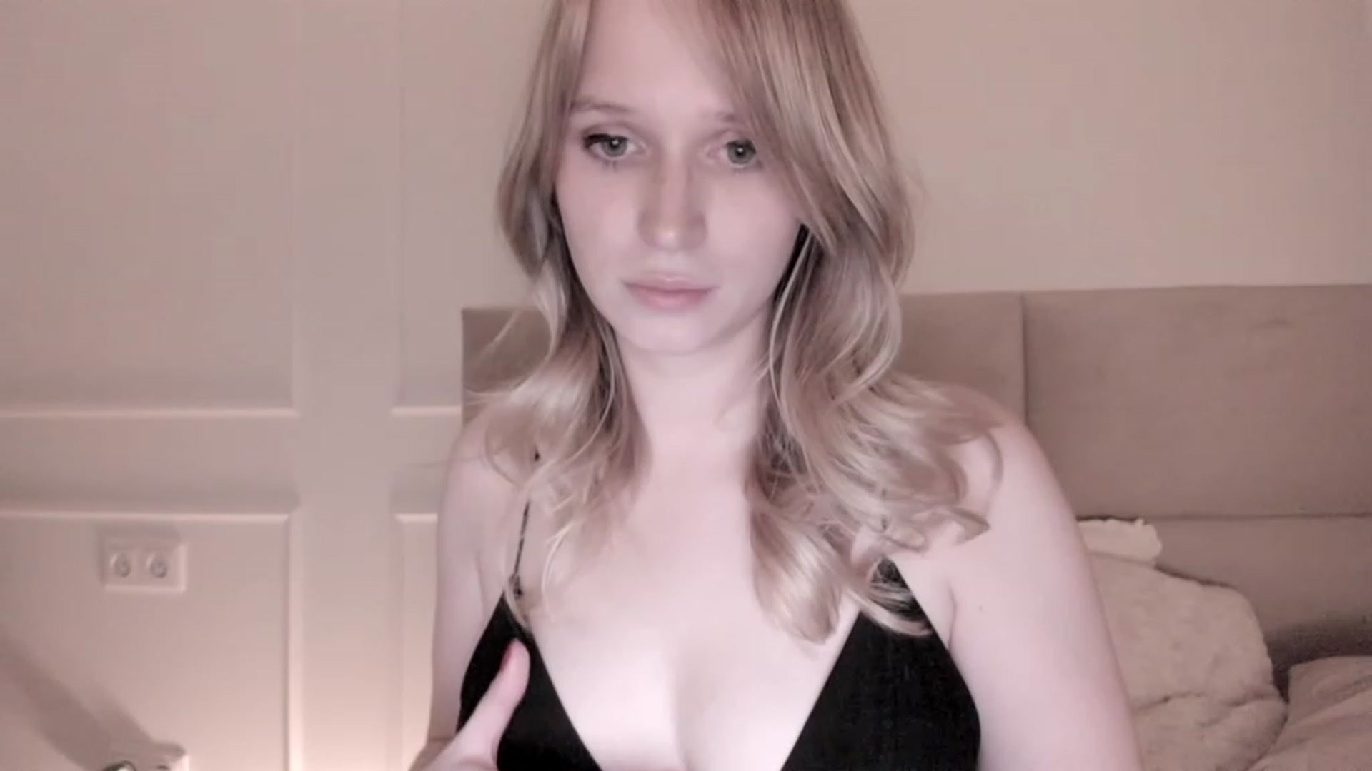 Gallery image thumbnail from Speculoos_'s myfreecams stream on, 06/02/2023, 20:50 image 8 of 20