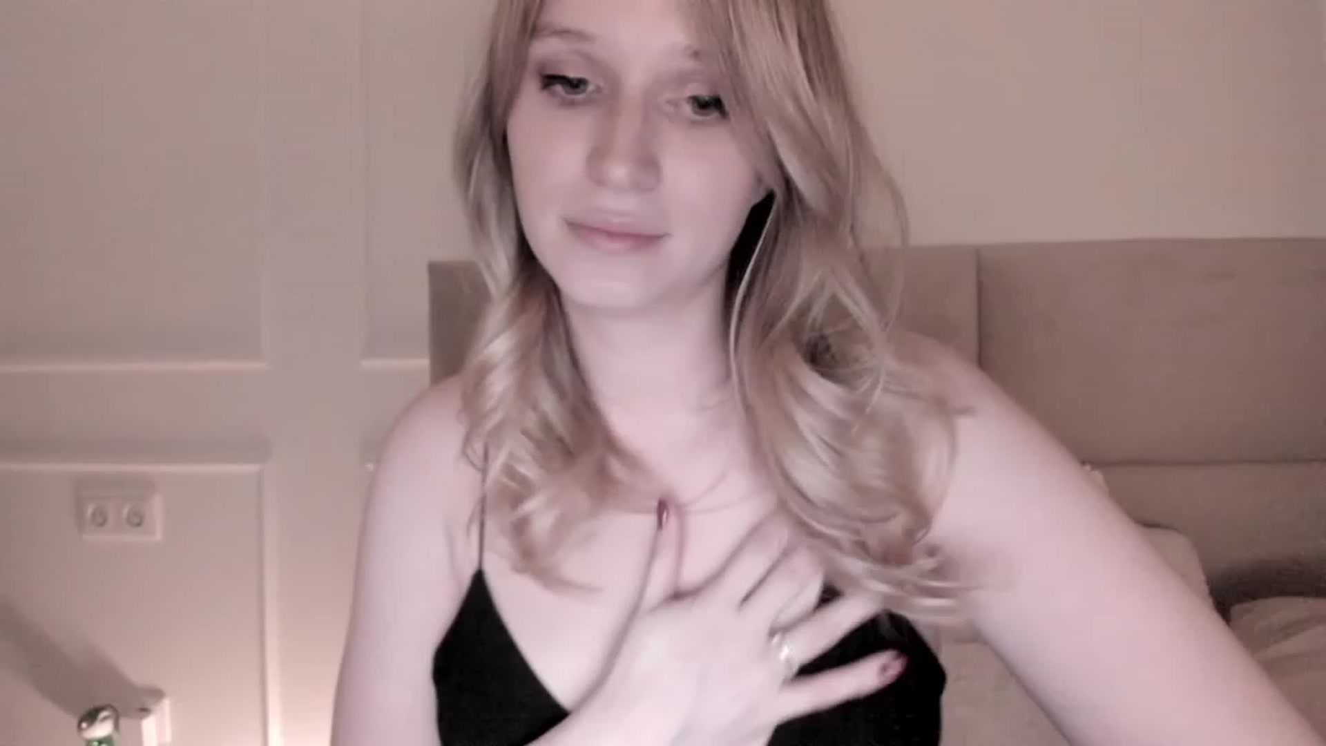 Gallery image thumbnail from Speculoos_'s myfreecams stream on, 06/02/2023, 20:50 image 3 of 20