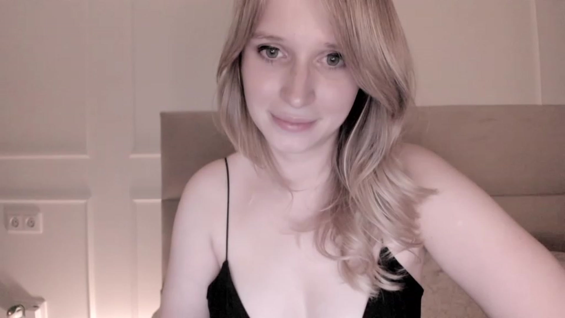 Gallery image thumbnail from Speculoos_'s myfreecams stream on, 06/02/2023, 20:50 image 19 of 20
