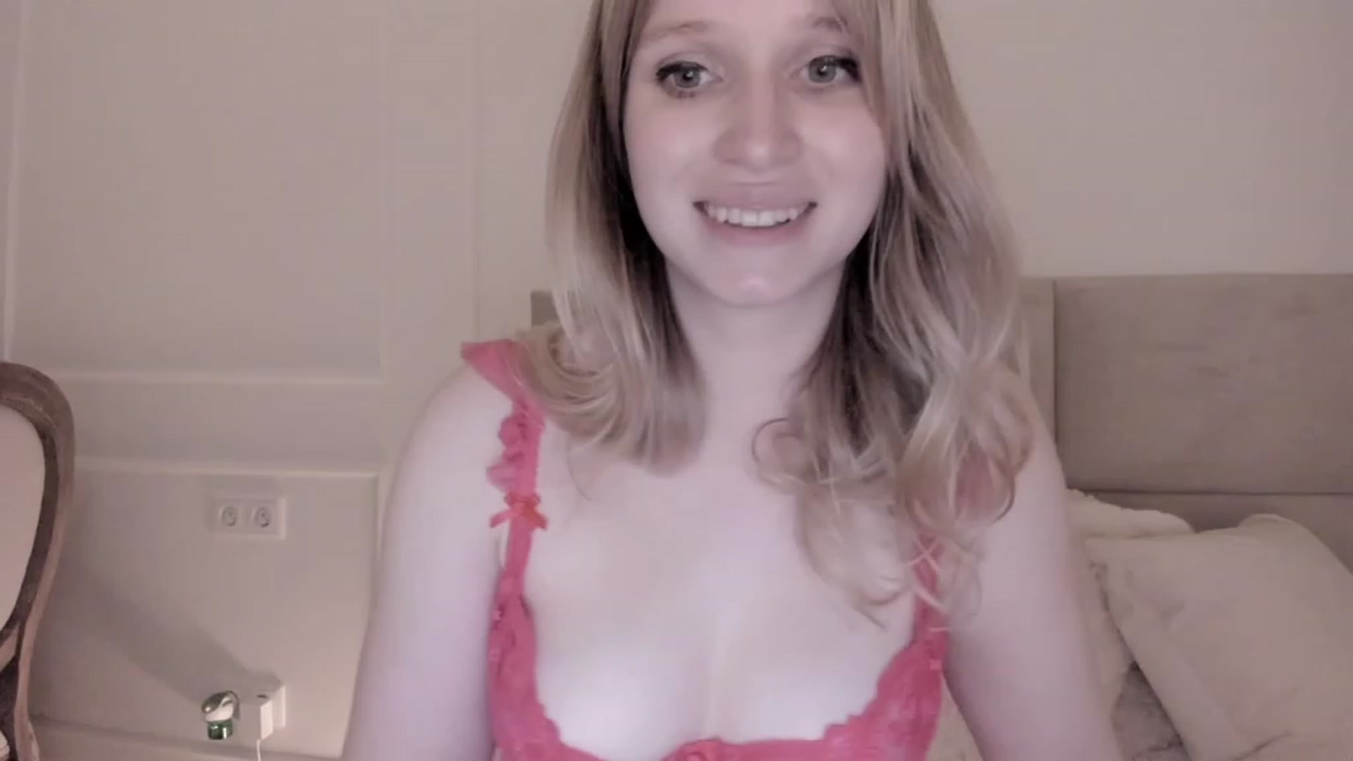 Gallery image thumbnail from Speculoos_'s myfreecams stream on, 06/07/2023, 20:19 image 2 of 20
