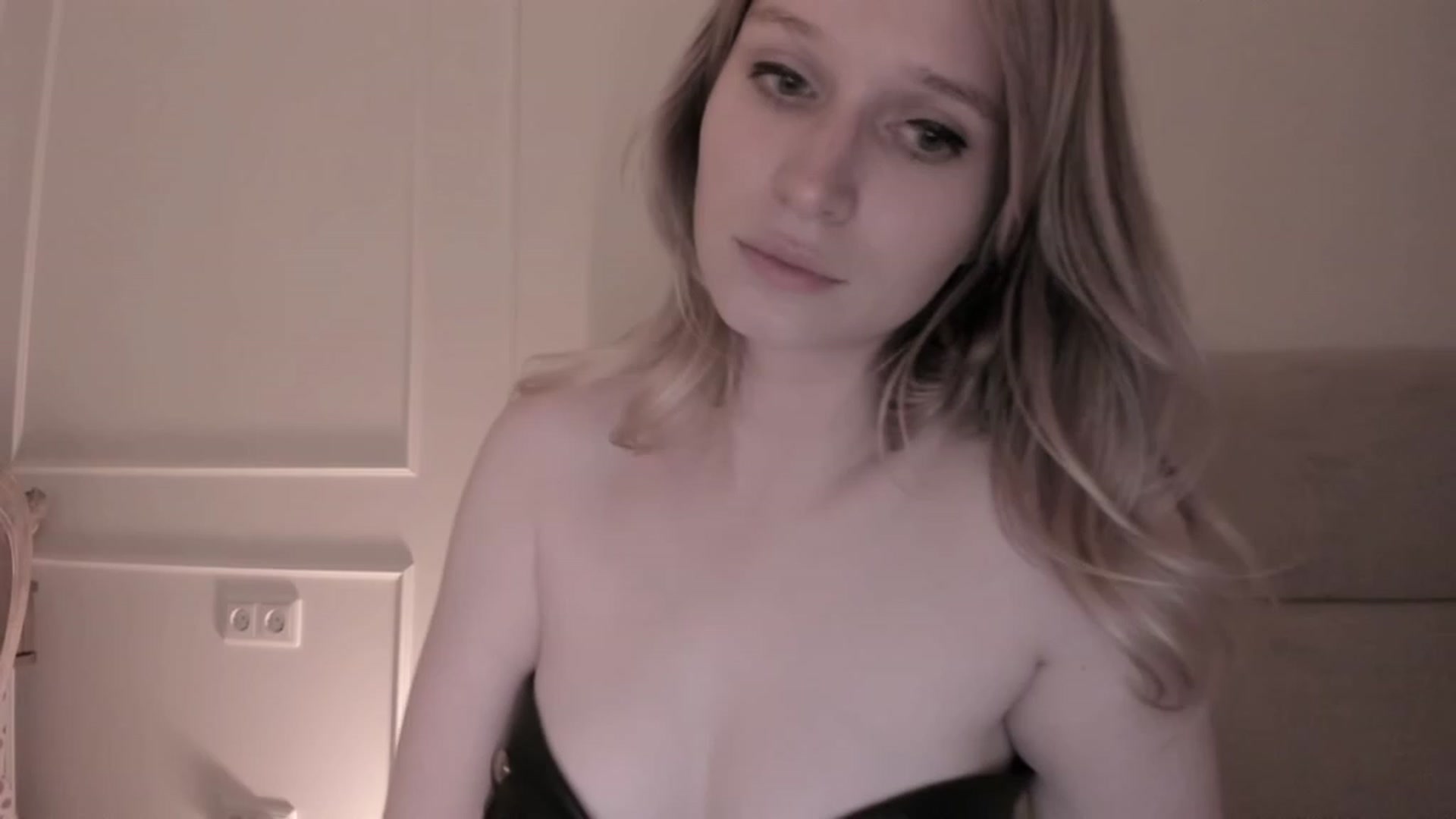 Gallery image thumbnail from Speculoos_'s myfreecams stream on, 06/08/2023, 20:26 image 4 of 20
