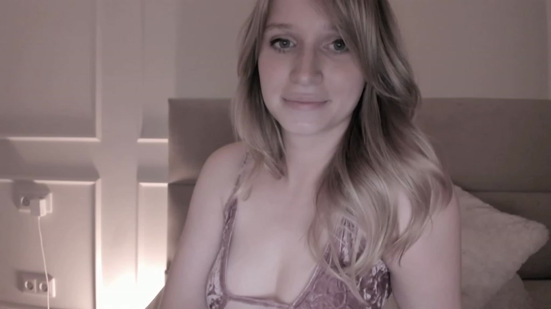 Gallery image thumbnail from Speculoos_'s myfreecams stream on, 06/14/2023, 20:21 image 18 of 20