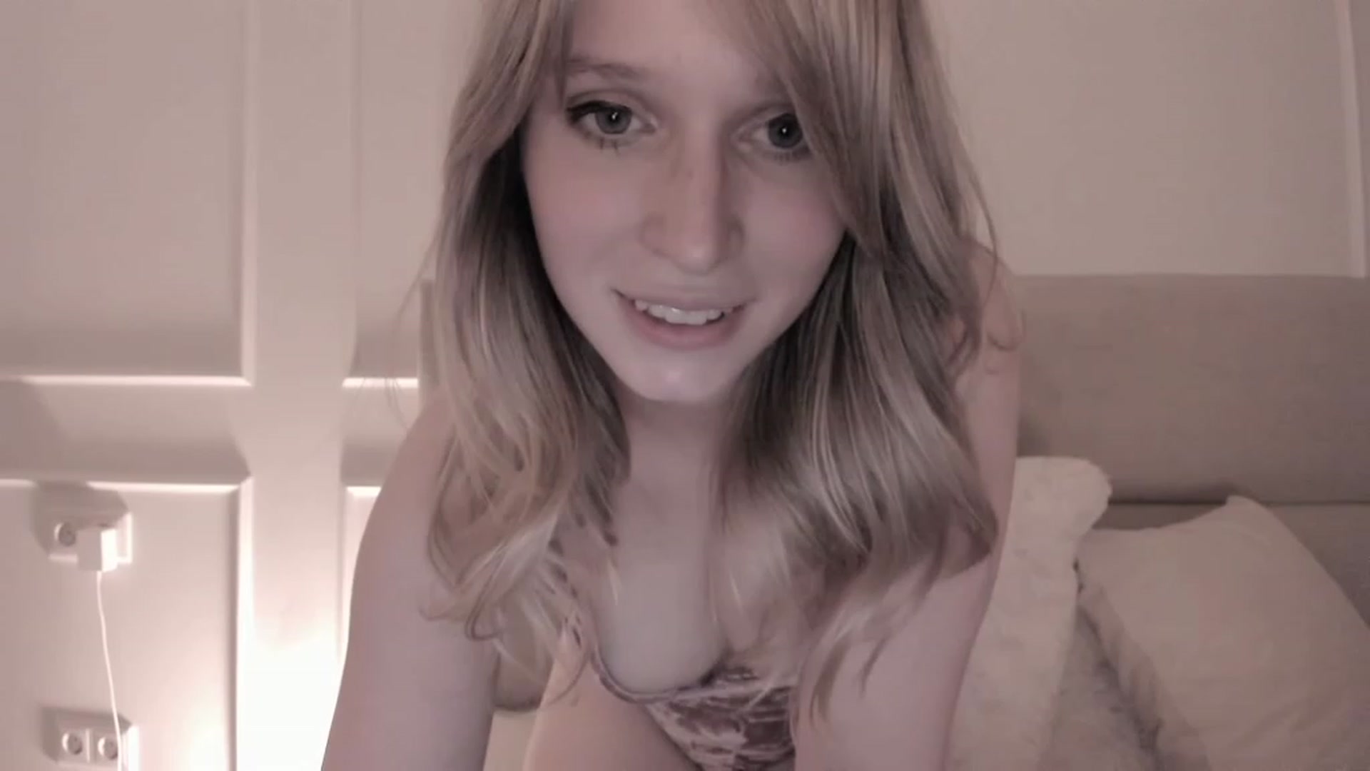 Gallery image thumbnail from Speculoos_'s myfreecams stream on, 06/14/2023, 20:21 image 9 of 20