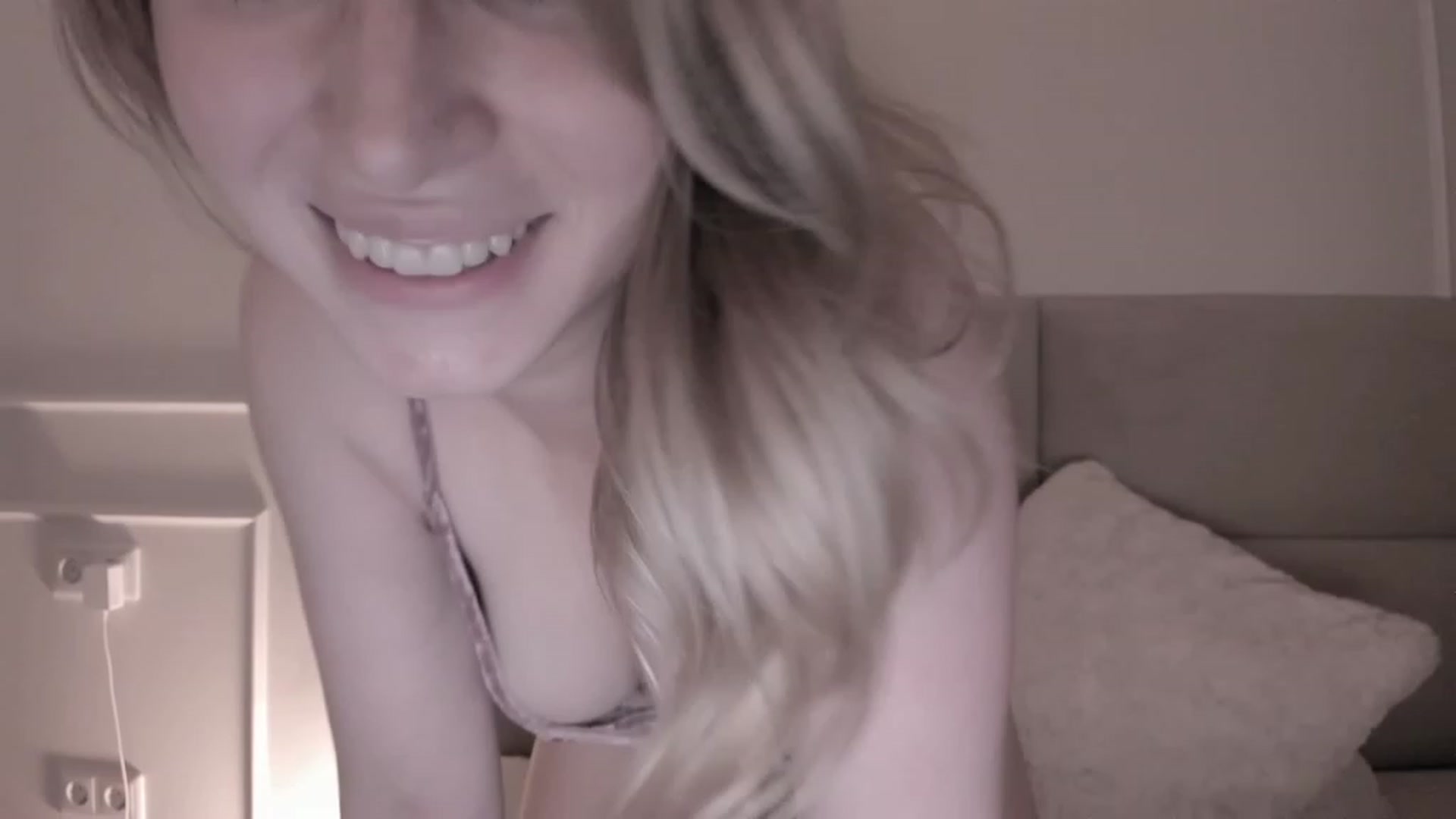 Gallery image thumbnail from Speculoos_'s myfreecams stream on, 06/14/2023, 20:21 image 11 of 20