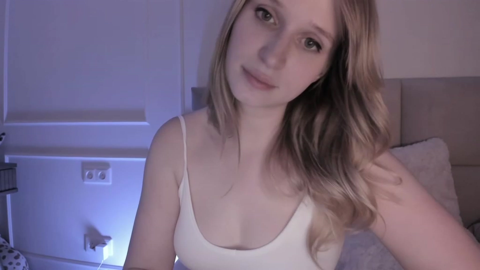 Gallery image thumbnail from Speculoos_'s myfreecams stream on, 07/17/2023, 20:50 image 19 of 20