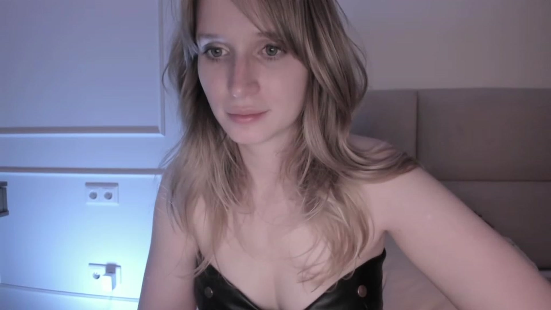 Gallery image thumbnail from Speculoos_'s myfreecams stream on, 08/10/2023, 20:02 image 18 of 20