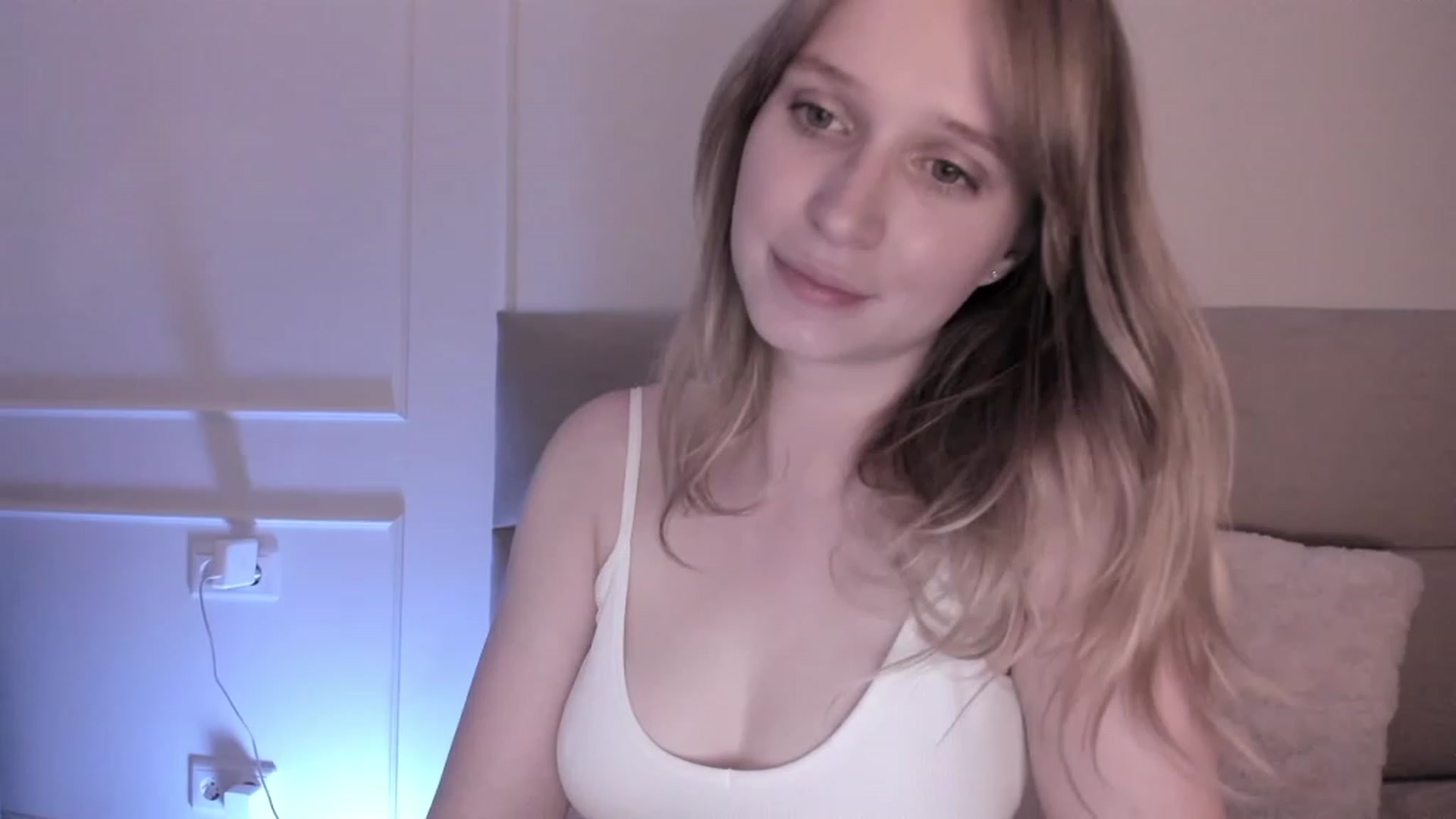 Gallery image thumbnail from Speculoos_'s myfreecams stream on, 08/18/2023, 19:41 image 7 of 20