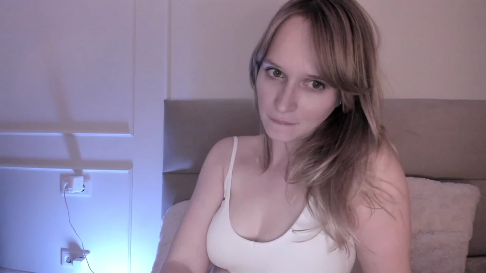 Gallery image thumbnail from Speculoos_'s myfreecams stream on, 08/18/2023, 19:41 image 11 of 20