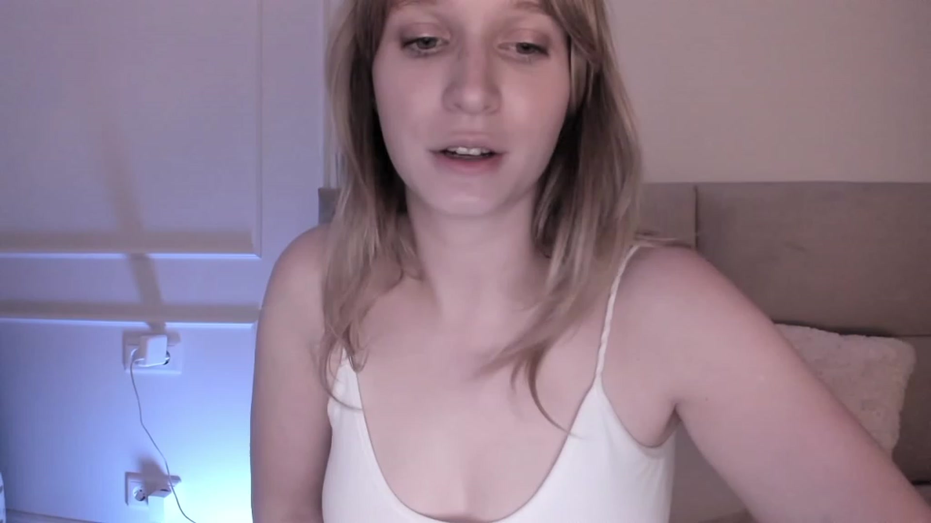 Gallery image thumbnail from Speculoos_'s myfreecams stream on, 08/18/2023, 19:41 image 6 of 20