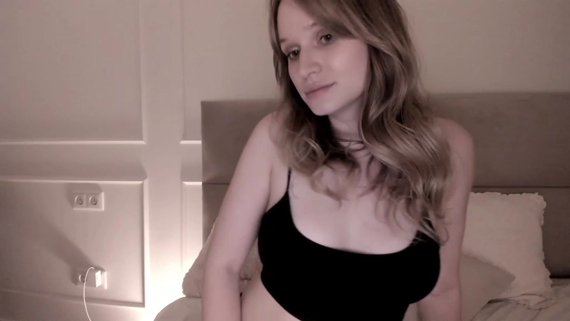 Gallery image thumbnail from Speculoos_'s myfreecams stream on, 10/04/2023, 20:27 image 19 of 20