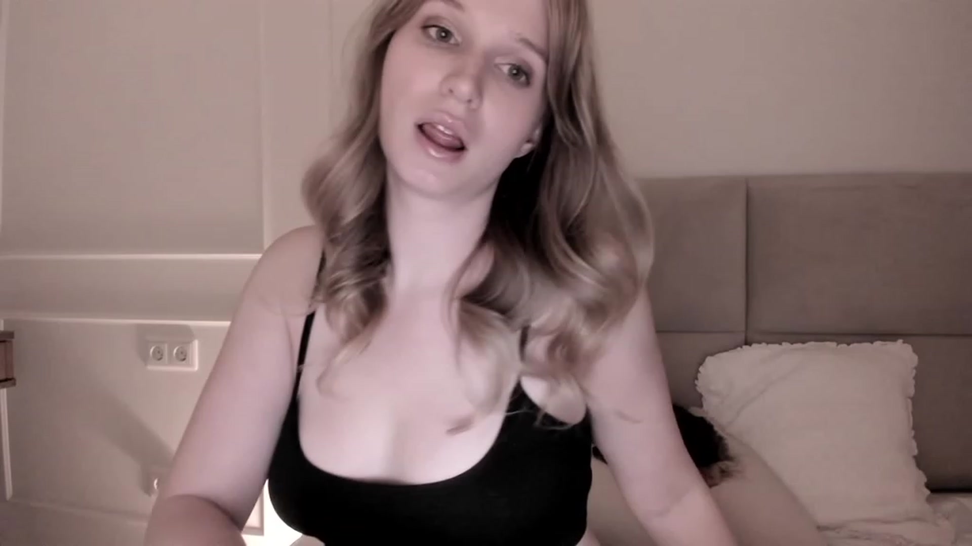 Gallery image thumbnail from Speculoos_'s myfreecams stream on, 10/04/2023, 20:27 image 2 of 20