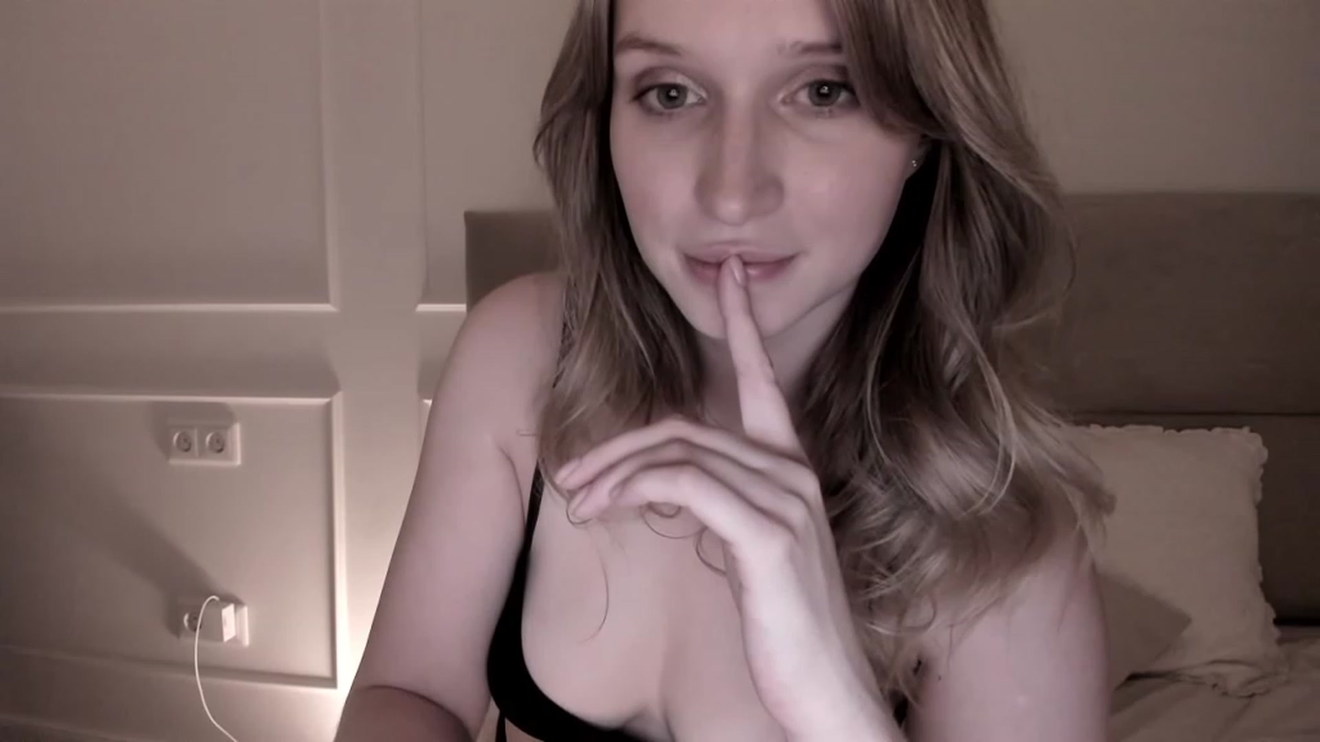 Gallery image thumbnail from Speculoos_'s myfreecams stream on, 10/04/2023, 20:27 image 16 of 20