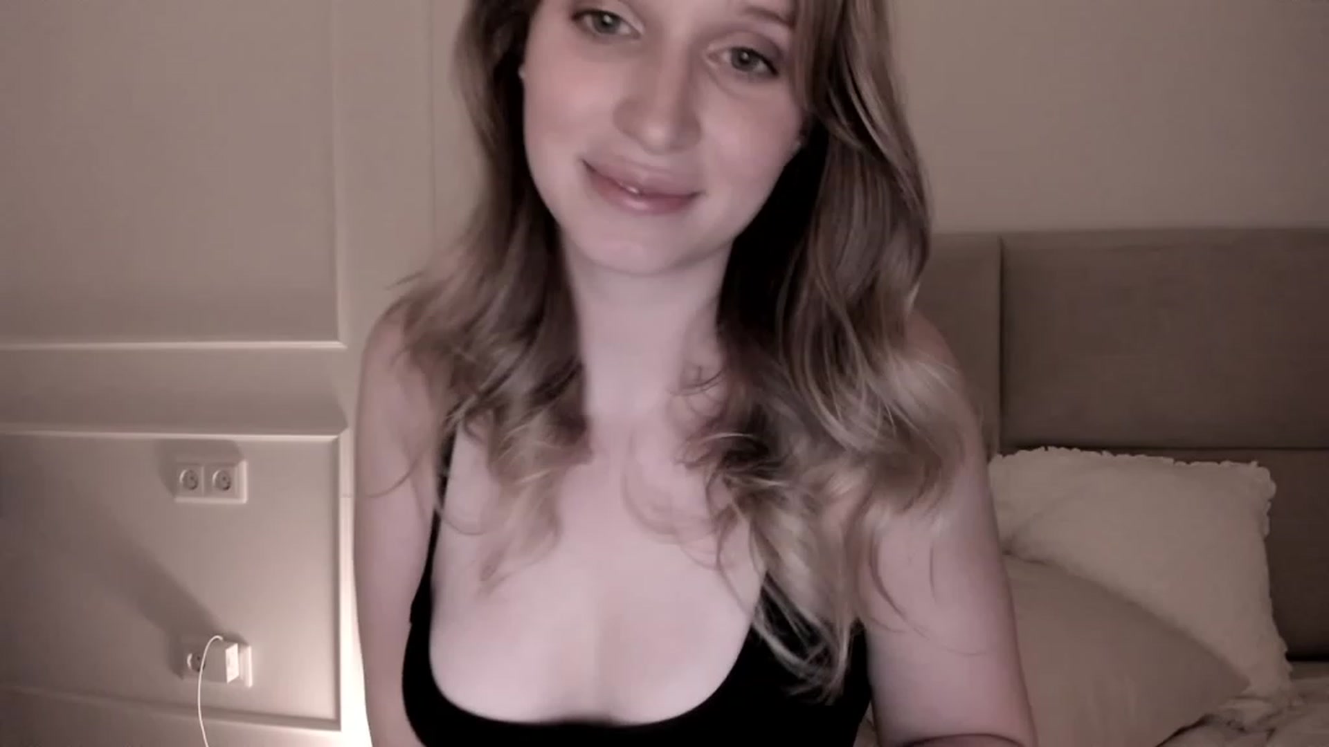 Gallery image thumbnail from Speculoos_'s myfreecams stream on, 10/04/2023, 20:27 image 9 of 20