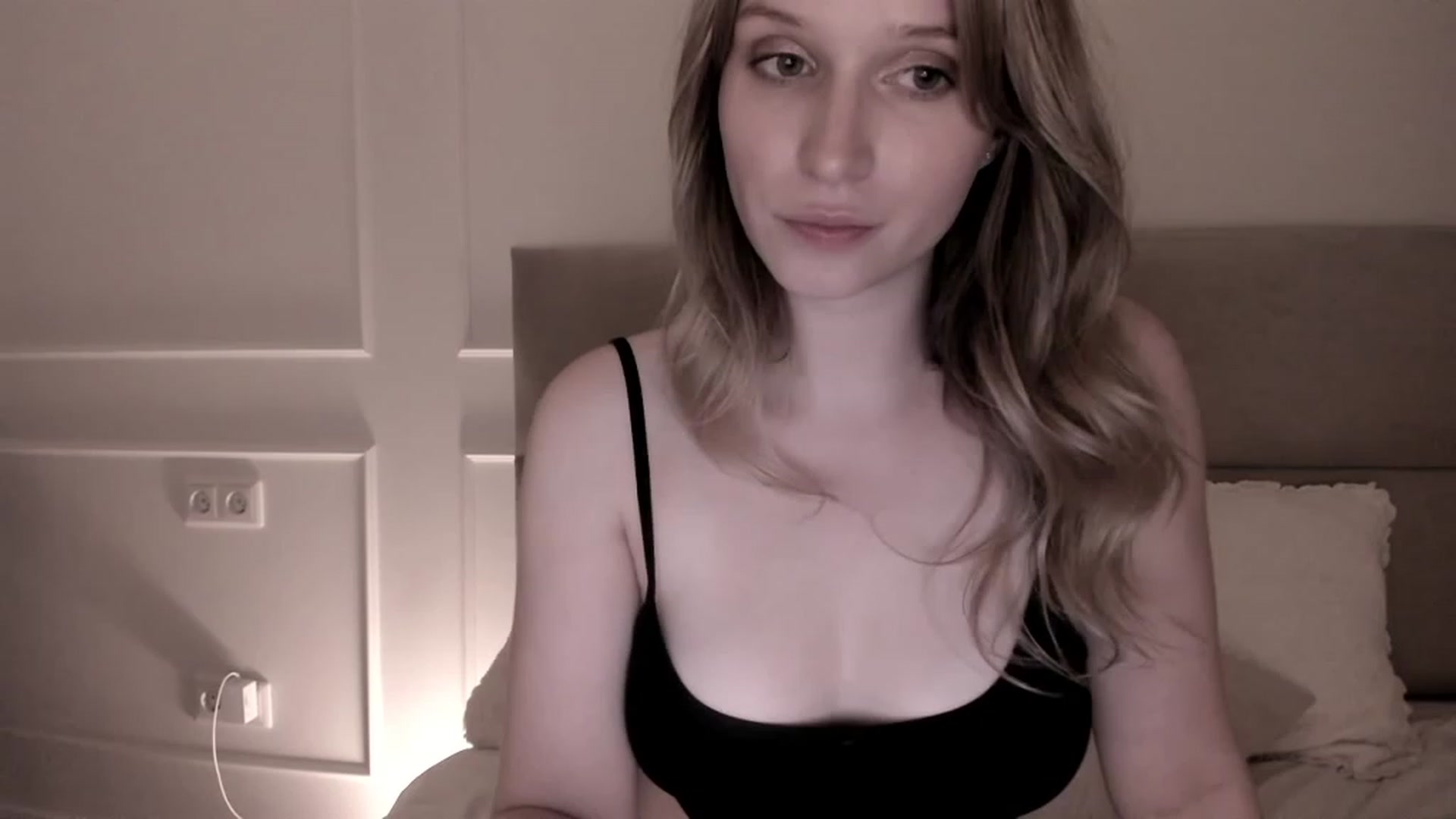 Gallery image thumbnail from Speculoos_'s myfreecams stream on, 10/04/2023, 20:27 image 20 of 20