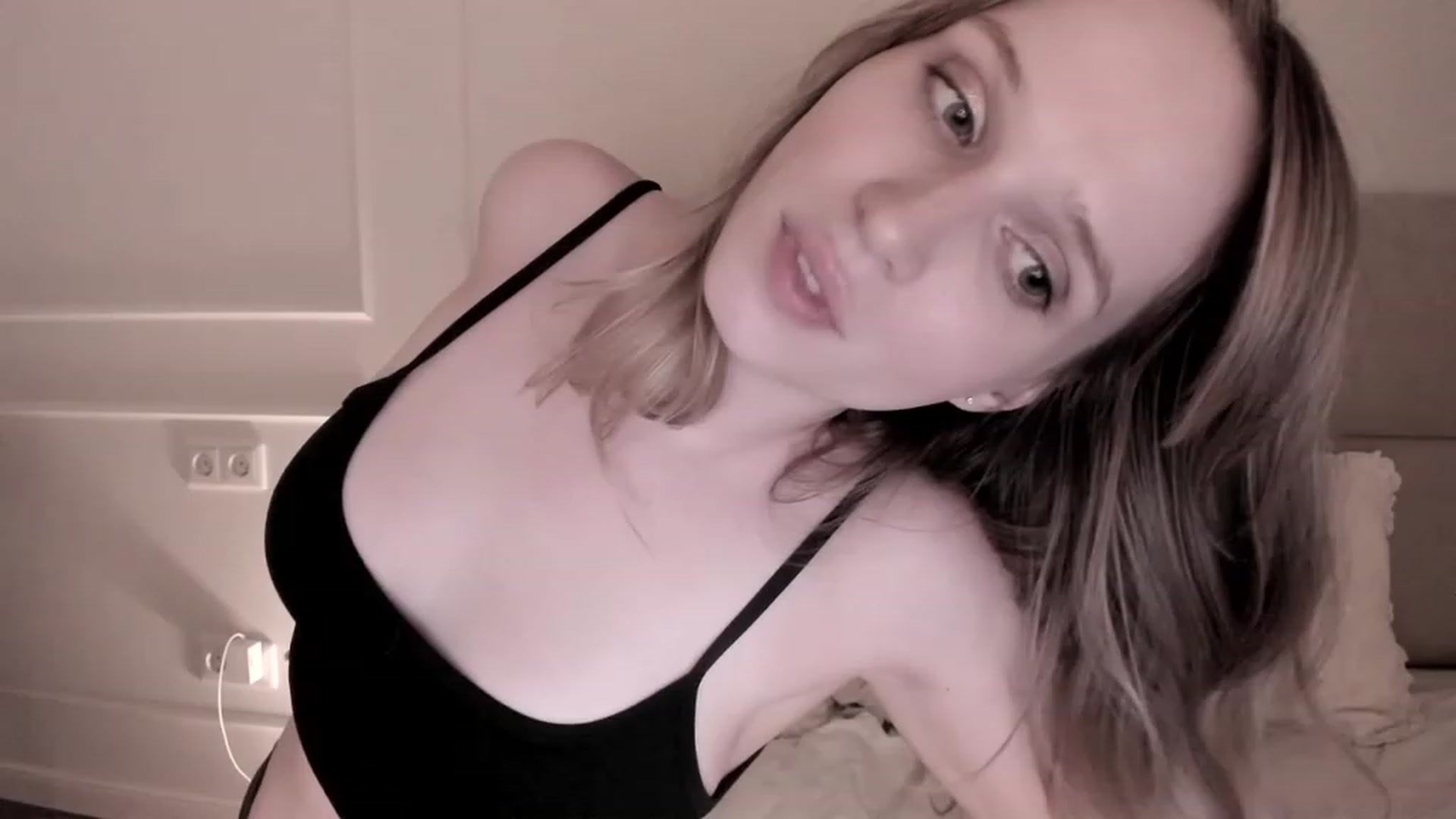 Gallery image thumbnail from Speculoos_'s myfreecams stream on, 10/04/2023, 20:27 image 14 of 20