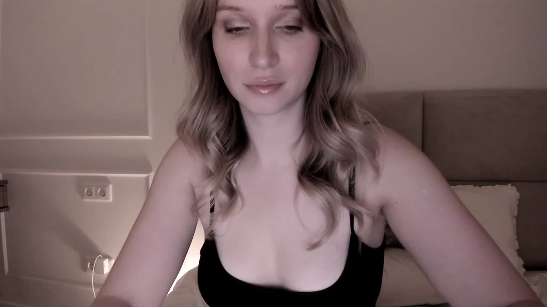 Gallery image thumbnail from Speculoos_'s myfreecams stream on, 10/04/2023, 20:27 image 1 of 20