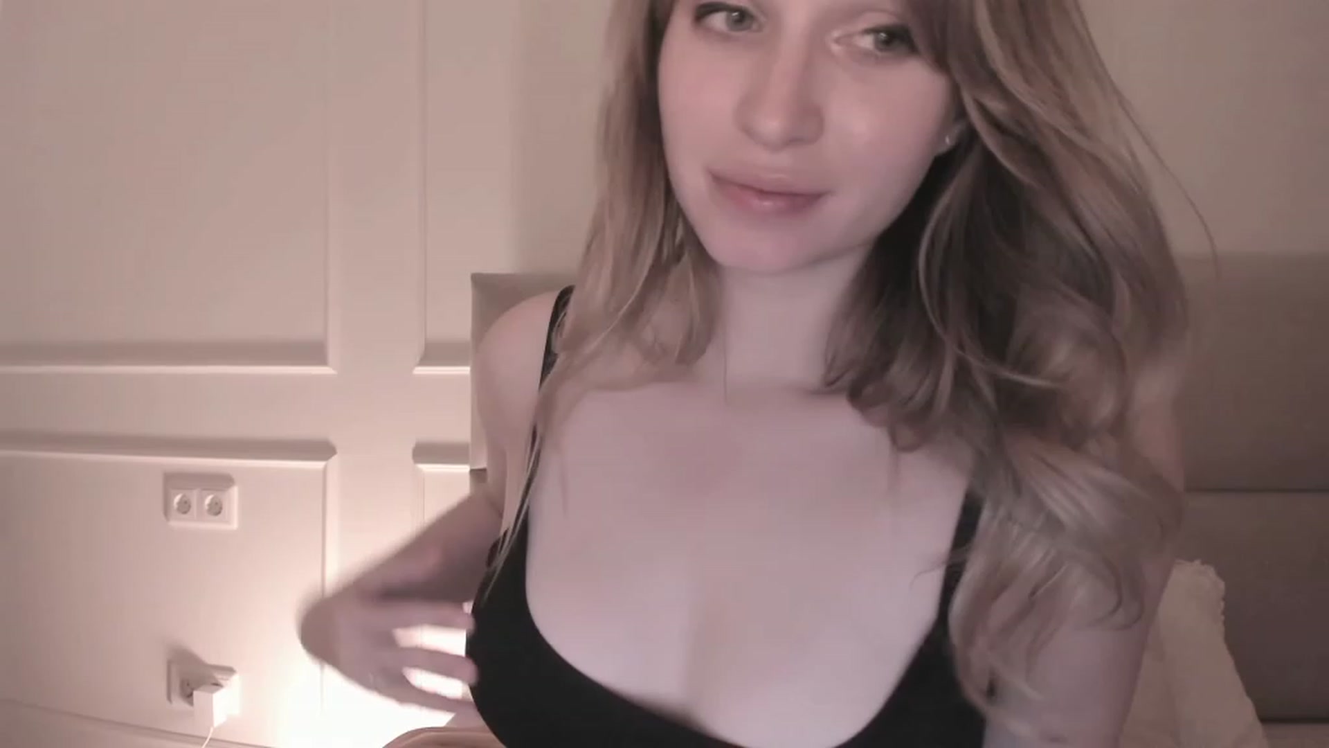 Gallery image thumbnail from Speculoos_'s myfreecams stream on, 10/09/2023, 20:19 image 9 of 20