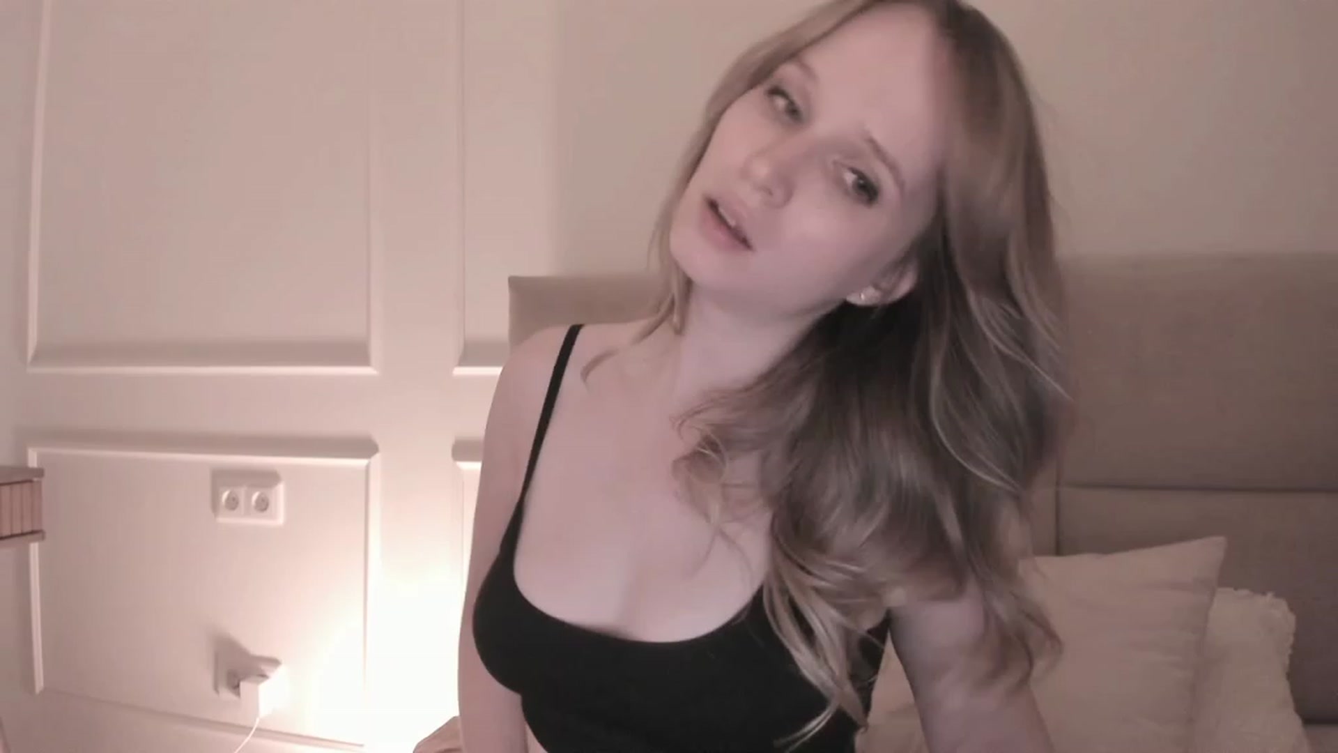 Gallery image thumbnail from Speculoos_'s myfreecams stream on, 10/09/2023, 20:19 image 18 of 20
