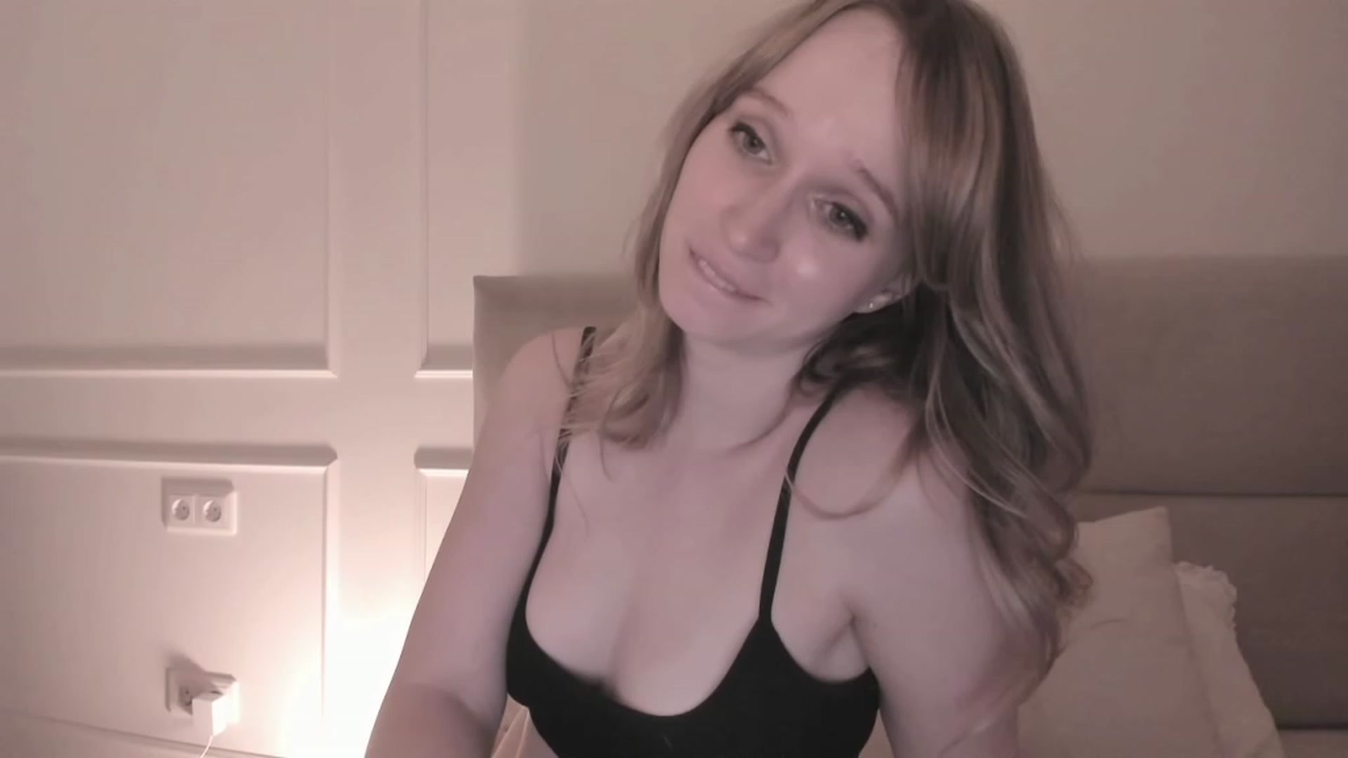 Gallery image thumbnail from Speculoos_'s myfreecams stream on, 10/09/2023, 20:19 image 6 of 20