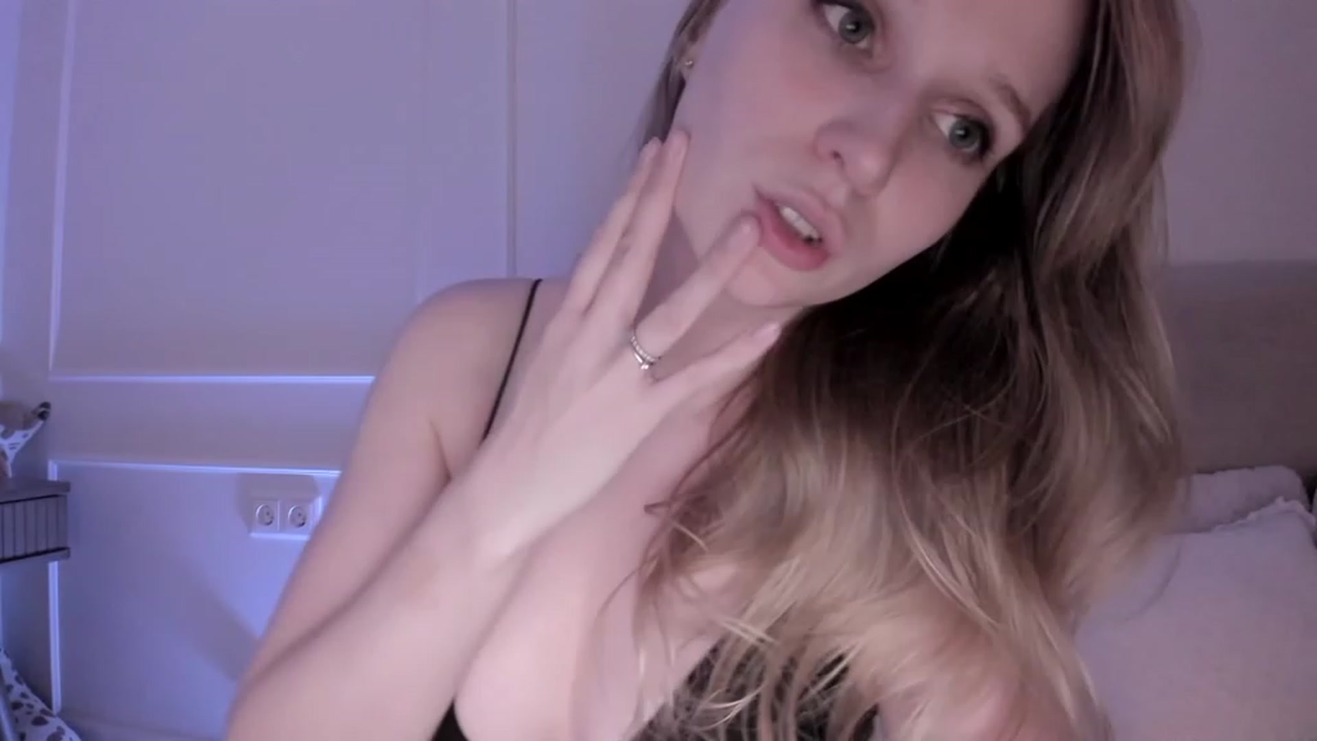 Gallery image thumbnail from Speculoos_'s myfreecams stream on, 10/17/2023, 20:58 image 12 of 20