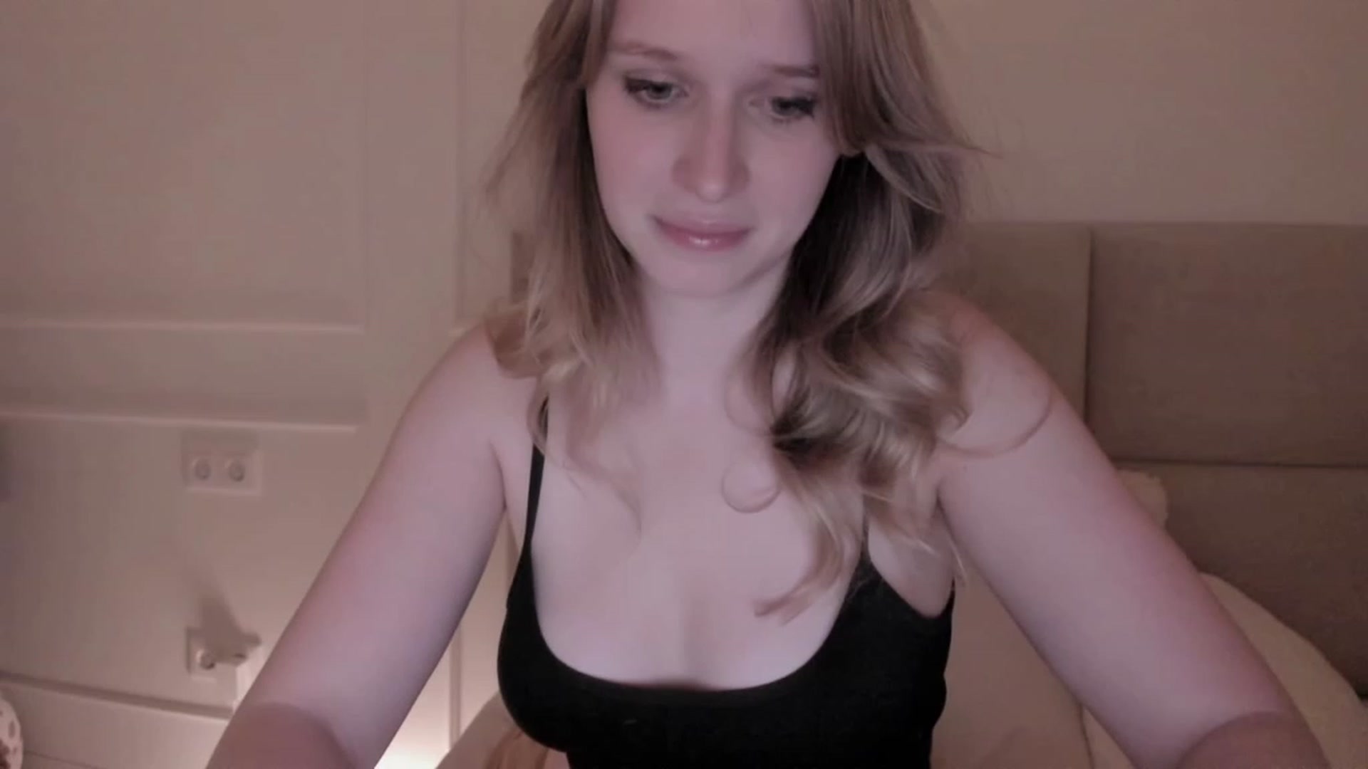 Gallery image thumbnail from Speculoos_'s myfreecams stream on, 10/25/2023, 20:42 image 5 of 20