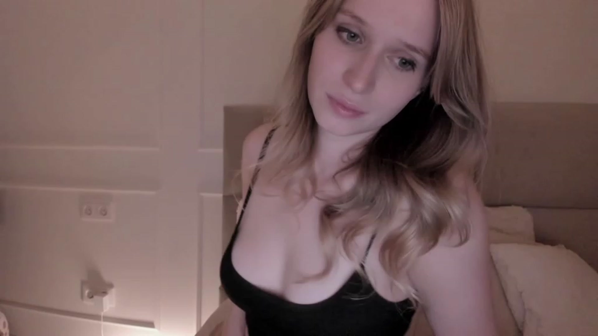 Gallery image thumbnail from Speculoos_'s myfreecams stream on, 10/25/2023, 20:42 image 8 of 20