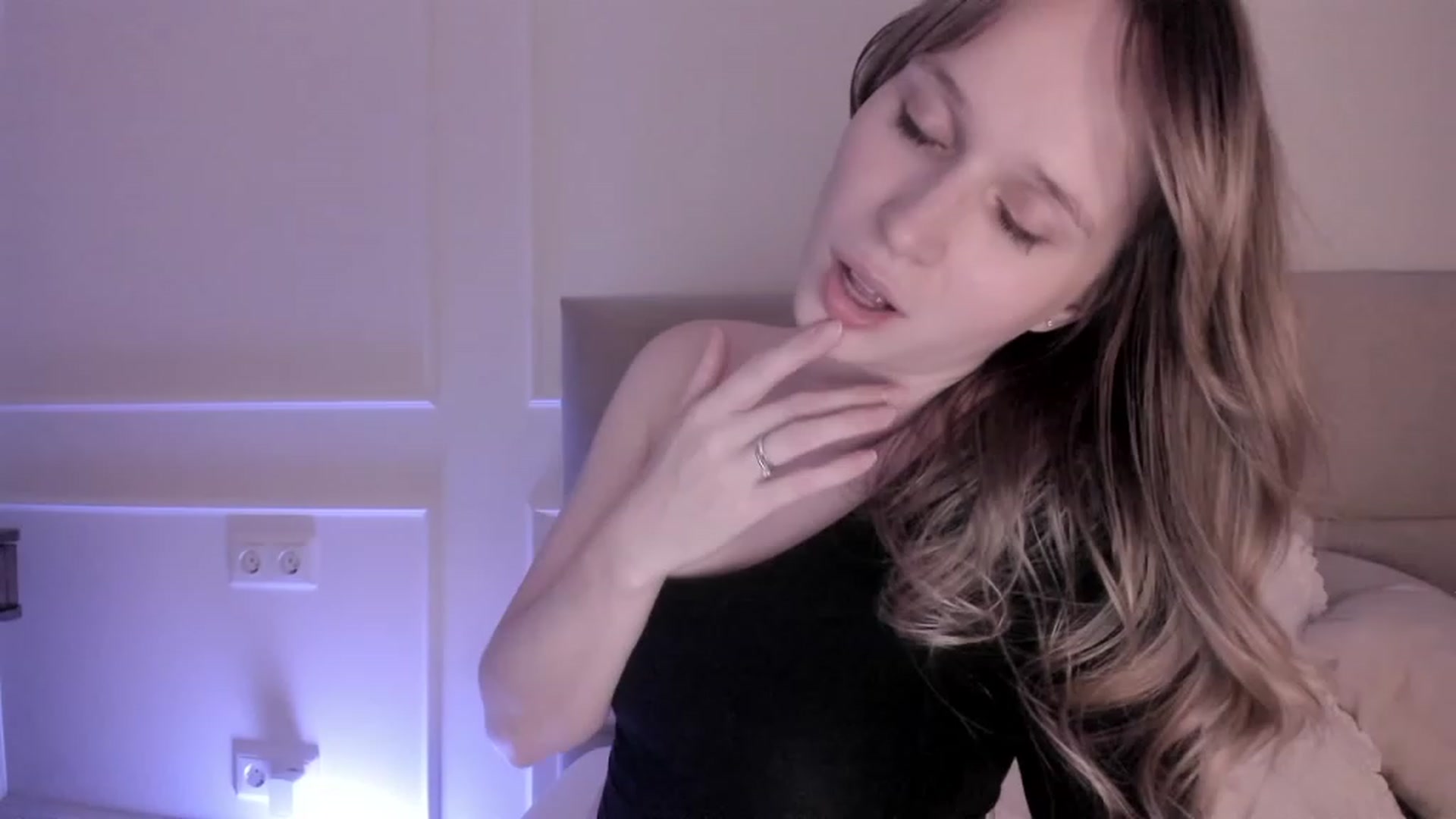 Gallery image thumbnail from Speculoos_'s myfreecams stream on, 11/21/2023, 21:00 image 5 of 20