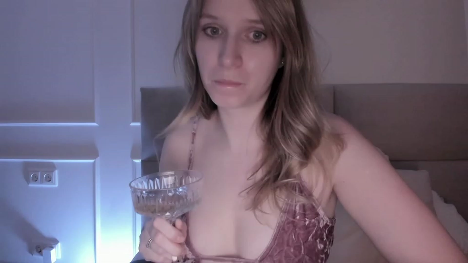 Gallery image thumbnail from Speculoos_'s myfreecams stream on, 11/27/2023, 21:05 image 6 of 20