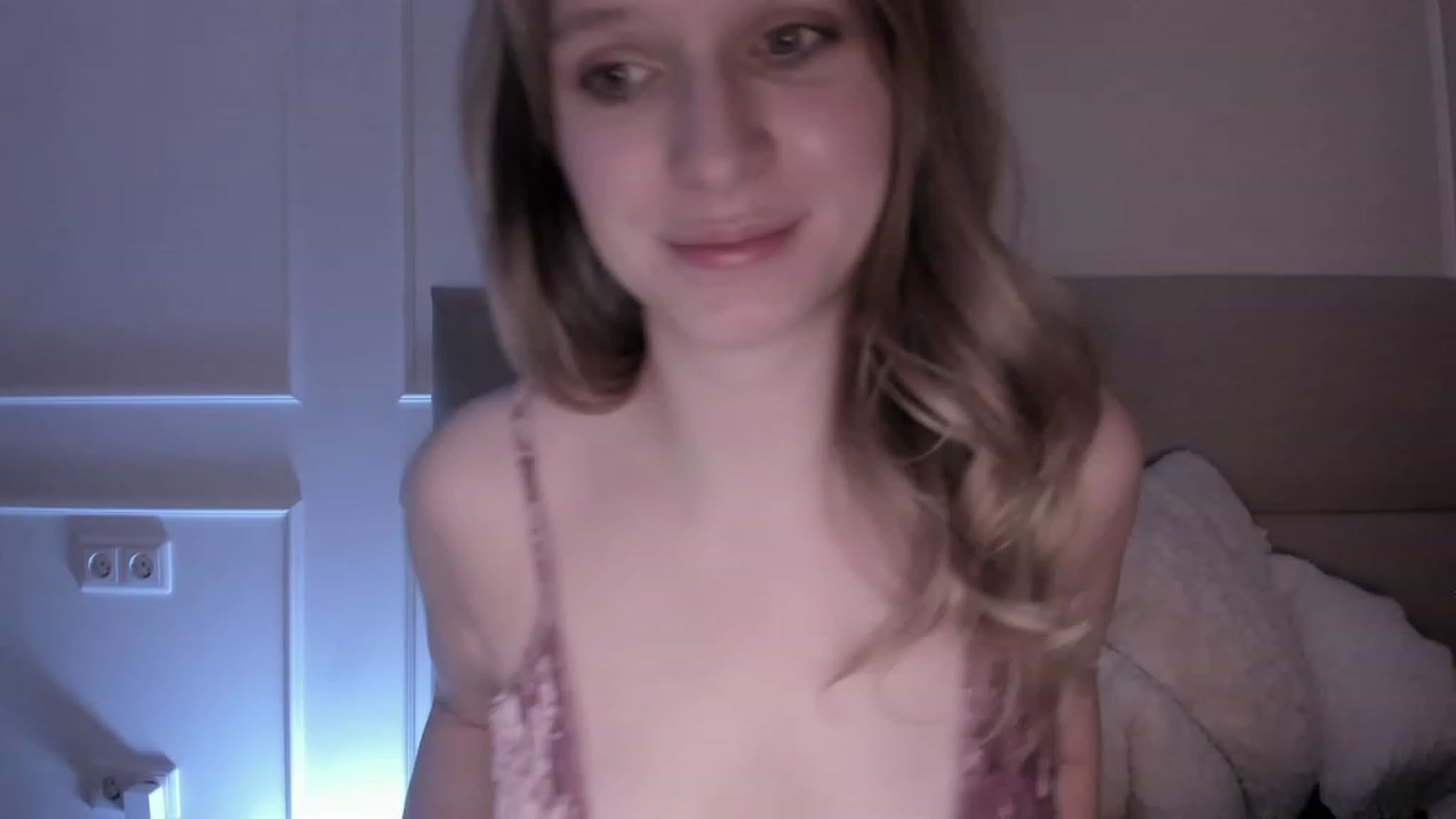 Gallery image thumbnail from Speculoos_'s myfreecams stream on, 11/27/2023, 21:05 image 12 of 20