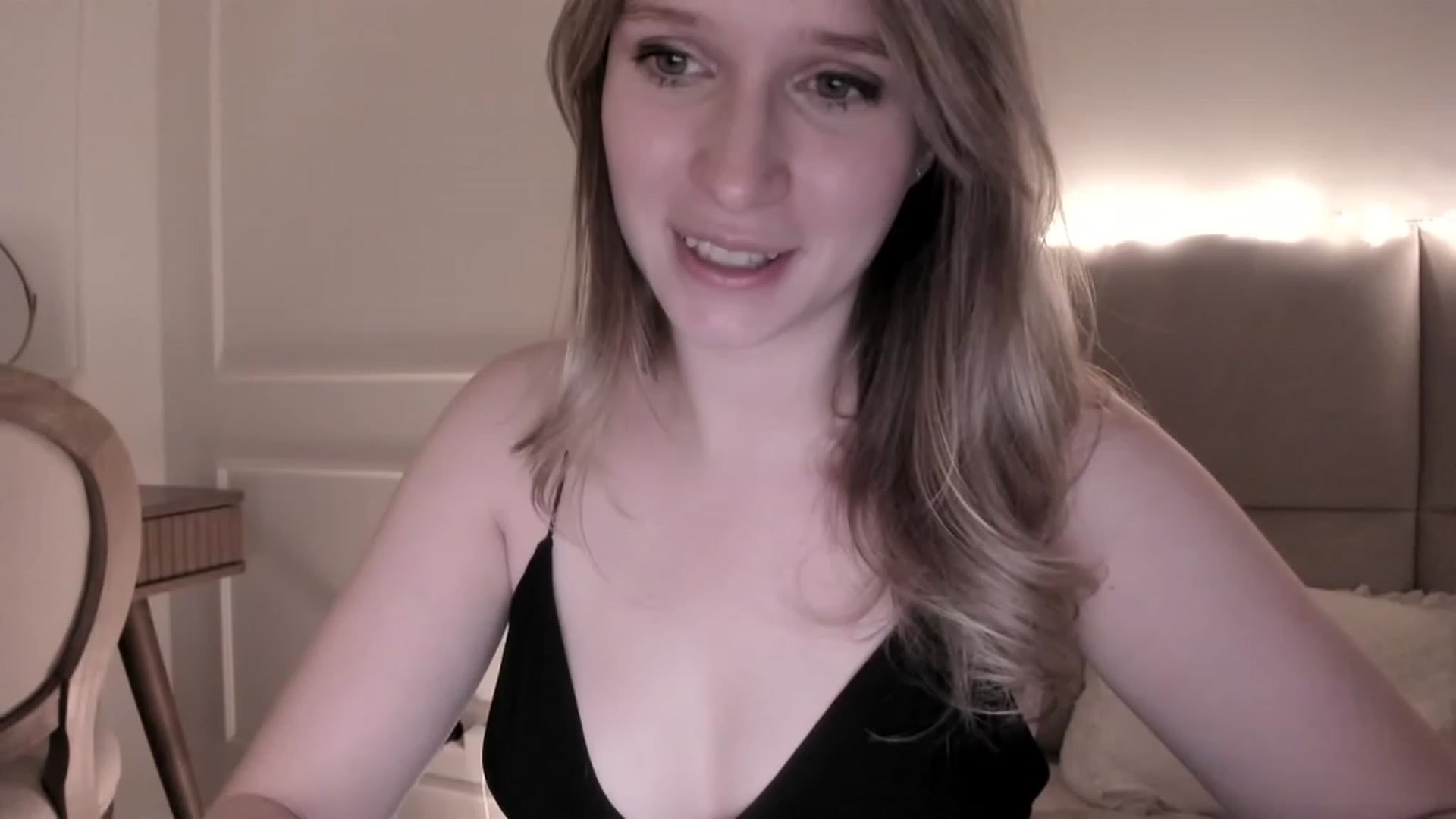 Gallery image thumbnail from Speculoos_'s myfreecams stream on, 12/19/2023, 20:55 image 16 of 20