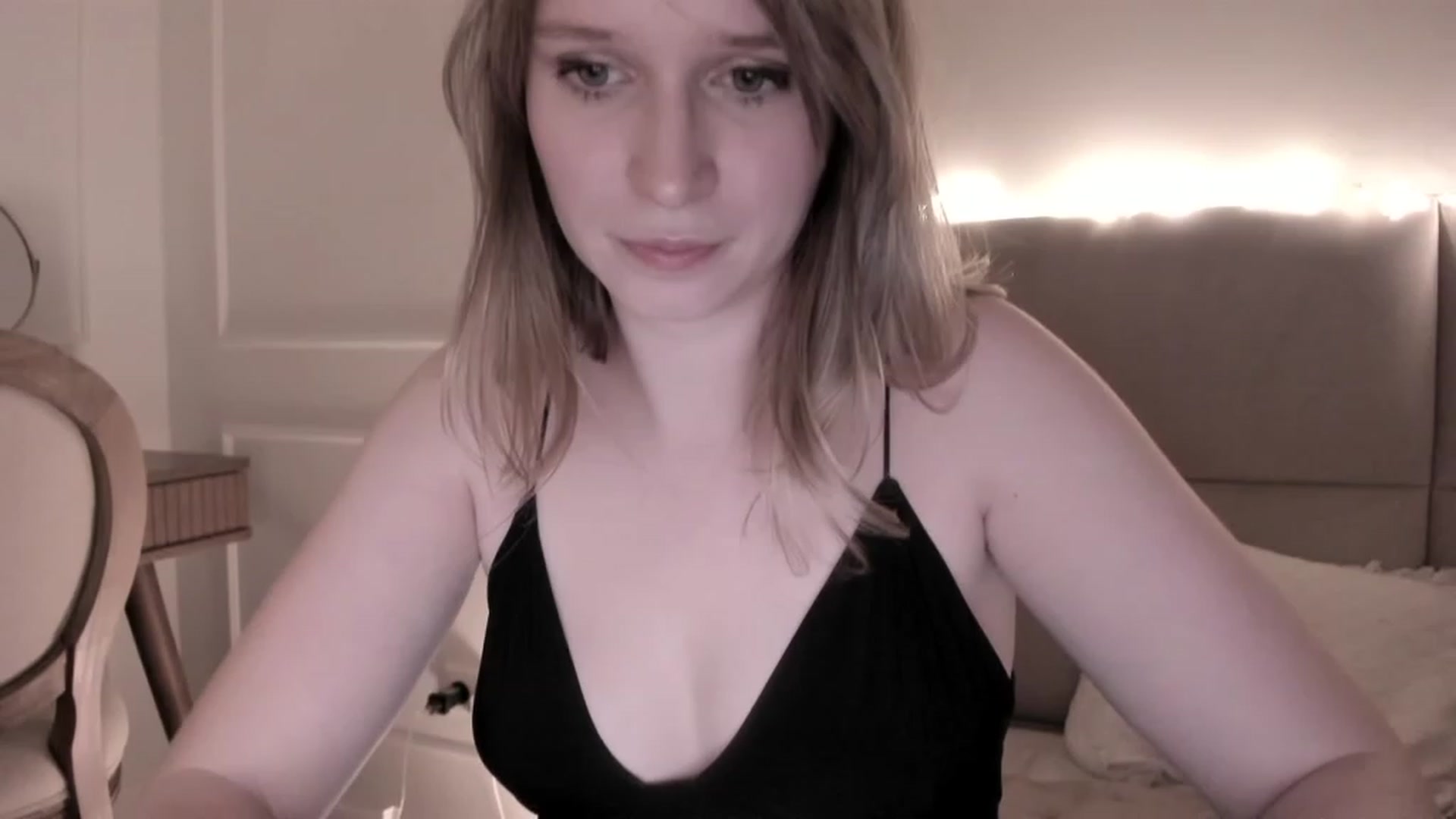 Gallery image thumbnail from Speculoos_'s myfreecams stream on, 12/19/2023, 20:55 image 13 of 20