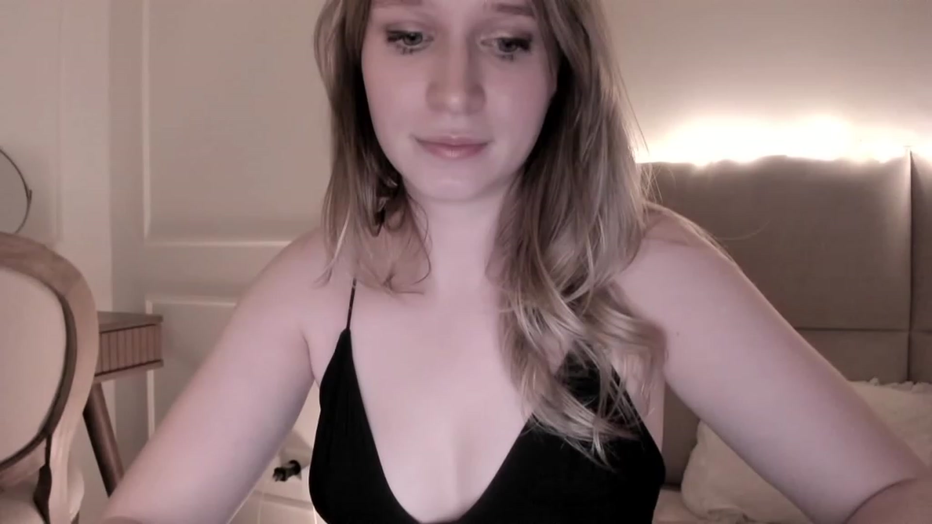 Gallery image thumbnail from Speculoos_'s myfreecams stream on, 12/19/2023, 20:55 image 12 of 20