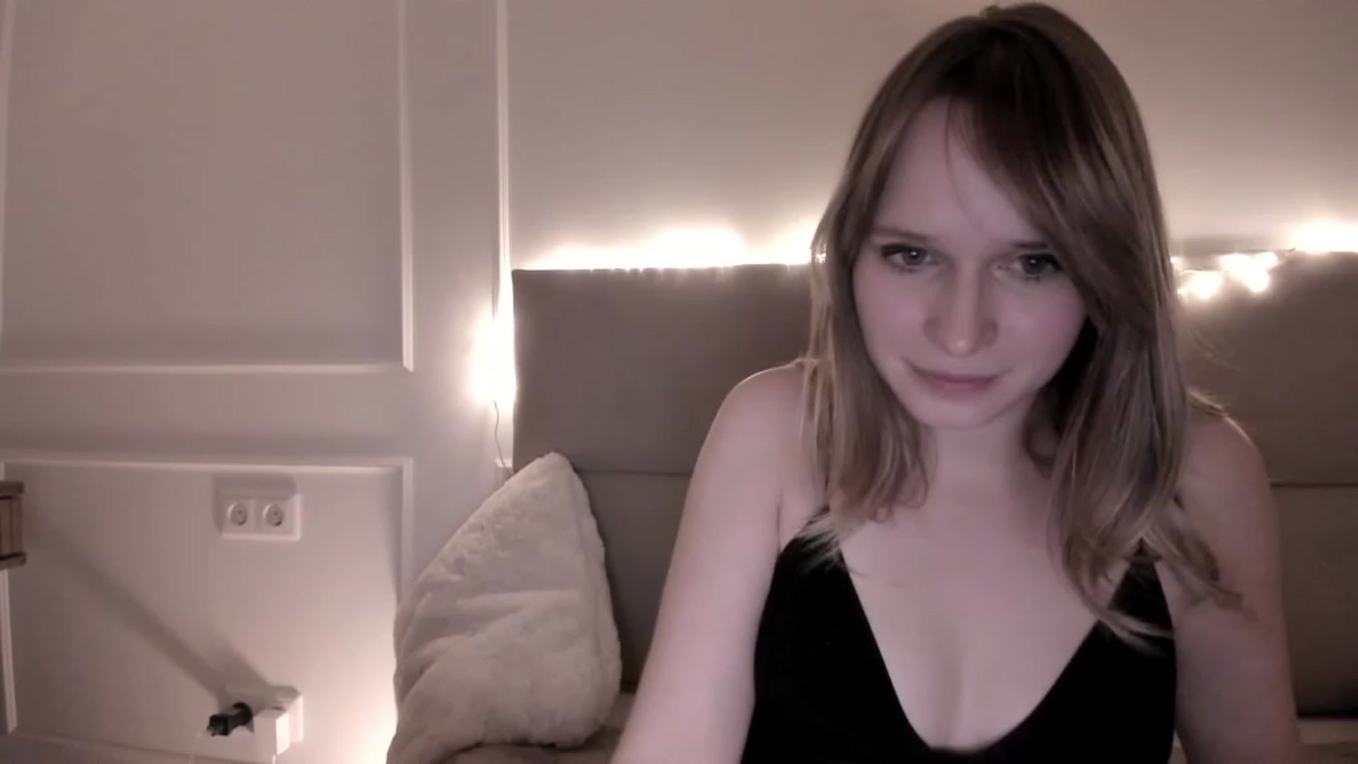 Gallery image thumbnail from Speculoos_'s myfreecams stream on, 12/19/2023, 20:55 image 20 of 20