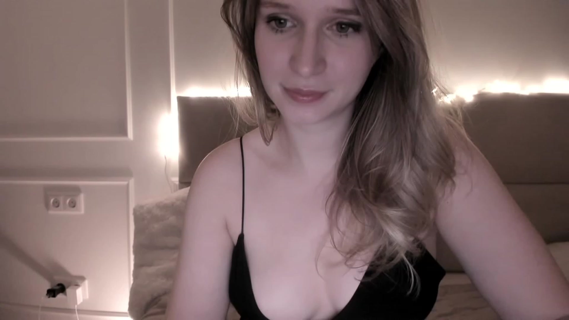 Gallery image thumbnail from Speculoos_'s myfreecams stream on, 12/19/2023, 20:55 image 6 of 20