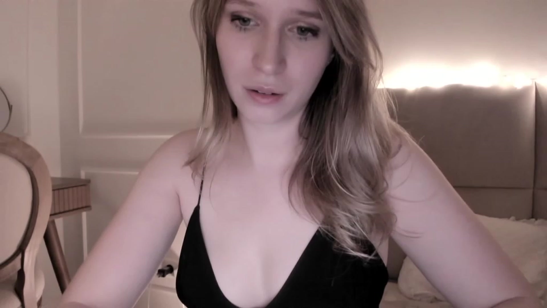 Gallery image thumbnail from Speculoos_'s myfreecams stream on, 12/19/2023, 20:55 image 15 of 20
