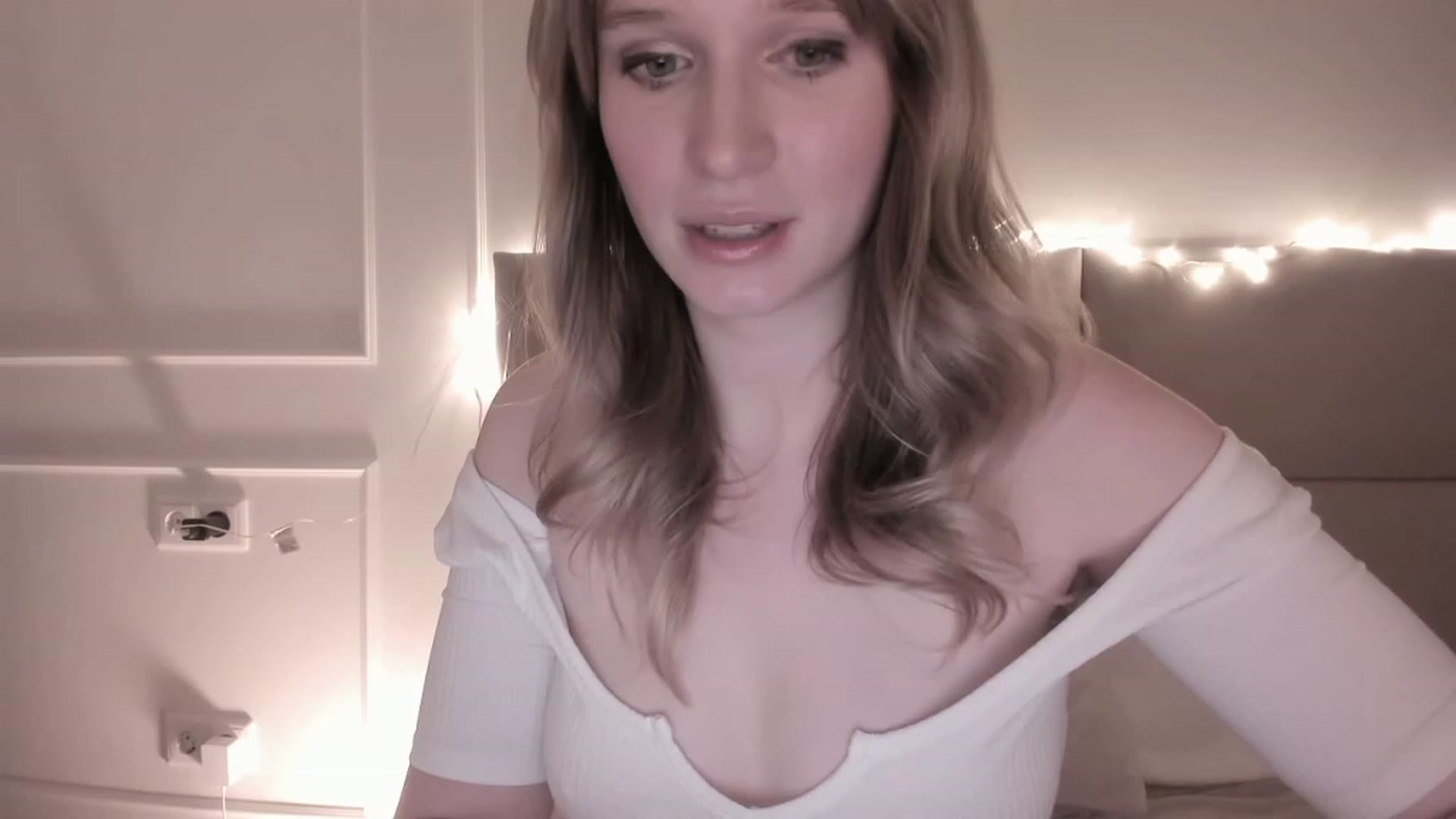 Gallery image thumbnail from Speculoos_'s myfreecams stream on, 12/20/2023, 20:15 image 15 of 20