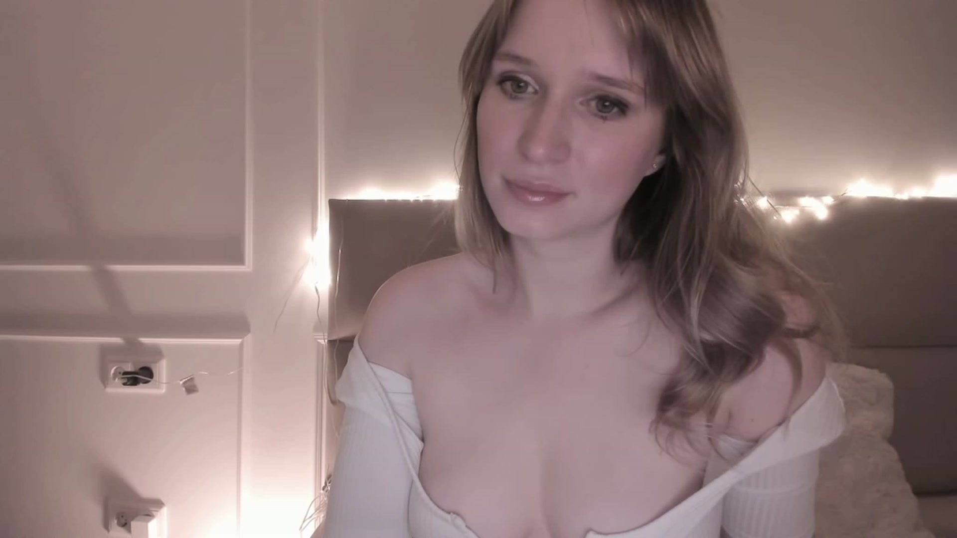 Gallery image thumbnail from Speculoos_'s myfreecams stream on, 12/20/2023, 20:15 image 3 of 20