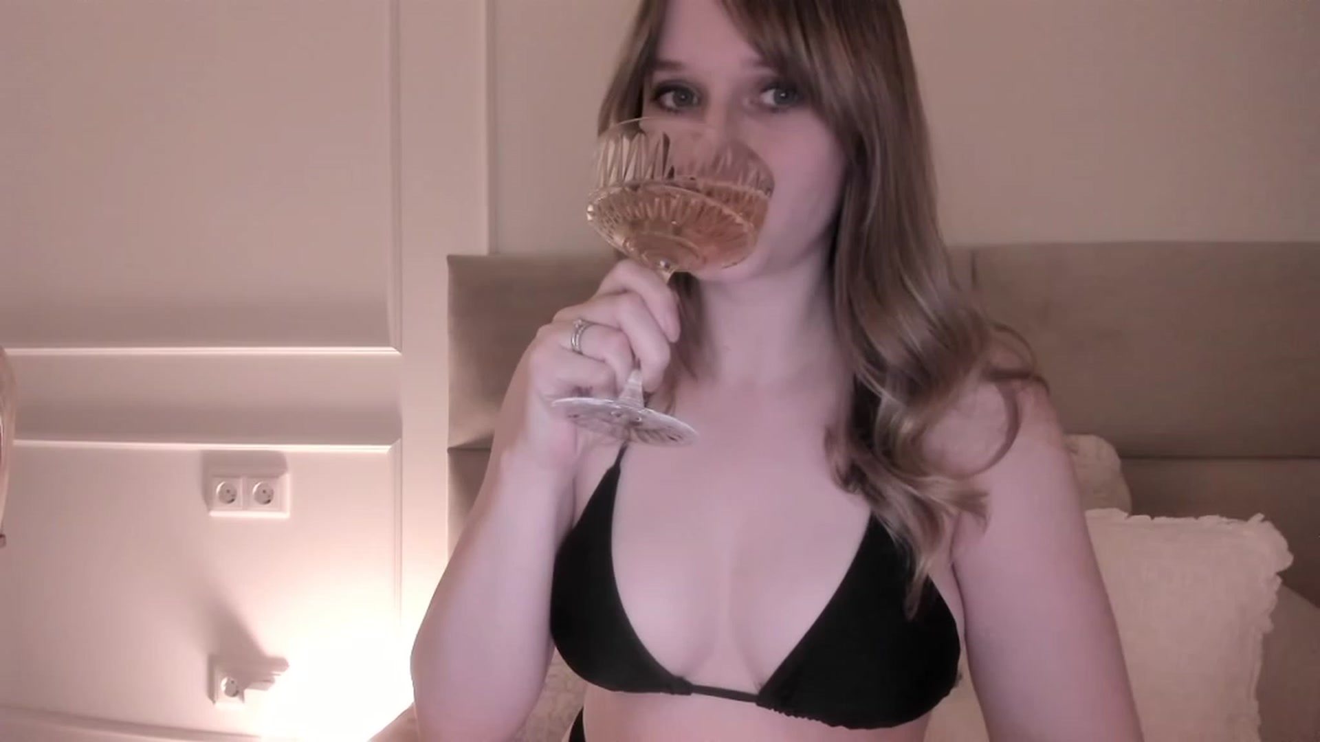 Gallery image thumbnail from Speculoos_'s myfreecams stream on, 02/21/2024, 20:48 image 6 of 20