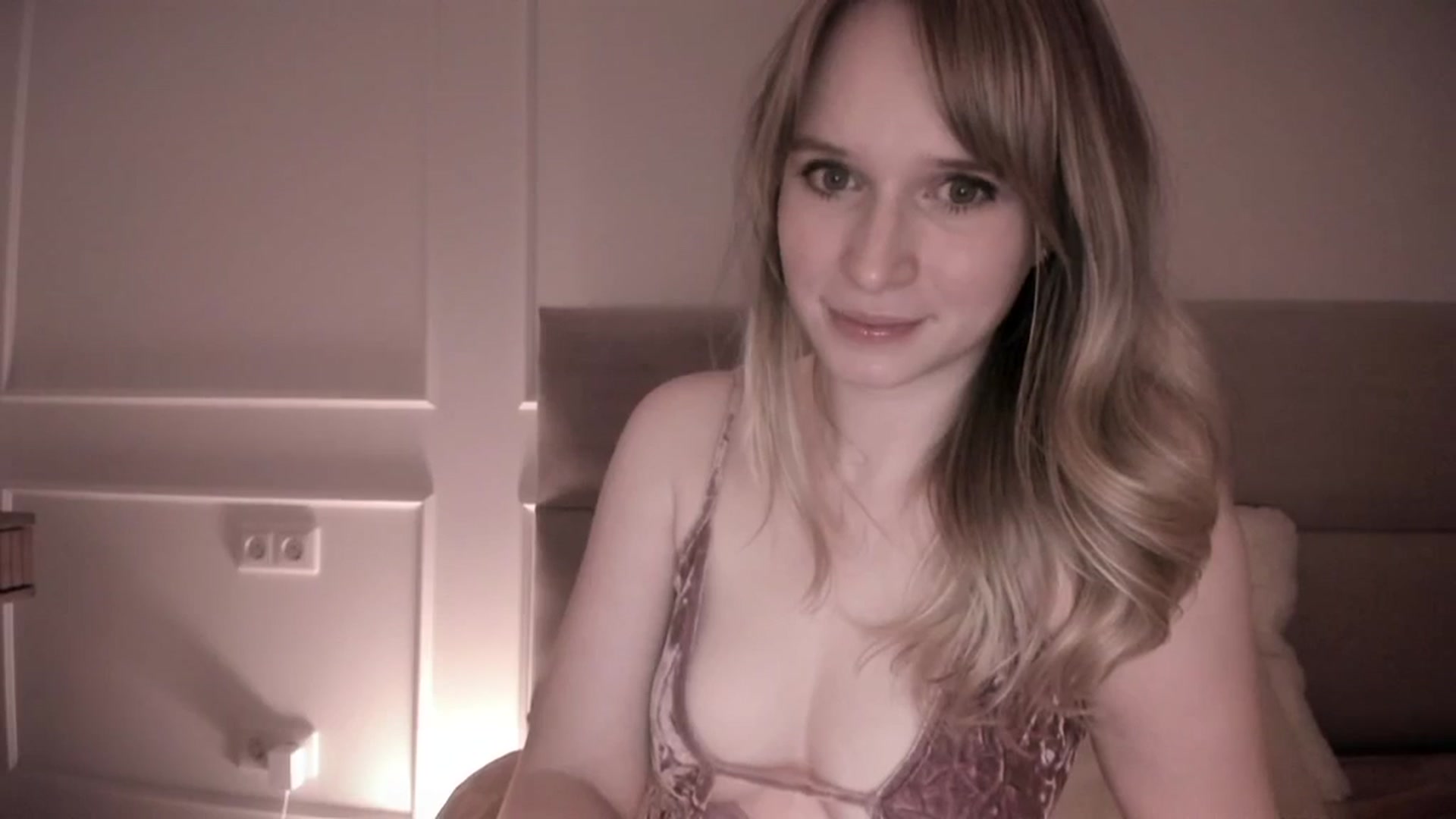 Gallery image thumbnail from Speculoos_'s myfreecams stream on, 03/17/2024, 22:15 image 11 of 20