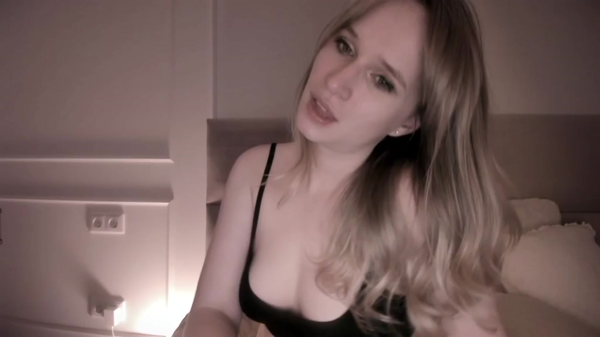 Gallery image thumbnail from Speculoos_'s myfreecams stream on, 03/27/2024, 21:30 image 5 of 20