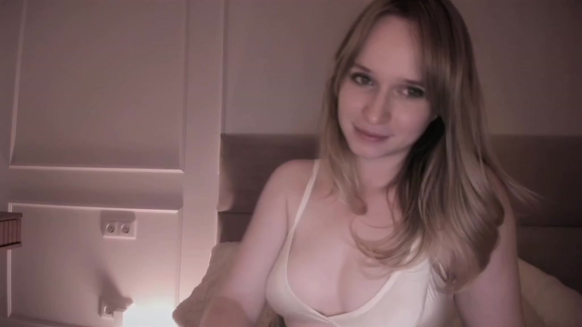 Gallery image thumbnail from Speculoos_'s myfreecams stream on, 04/02/2024, 22:04 image 13 of 20