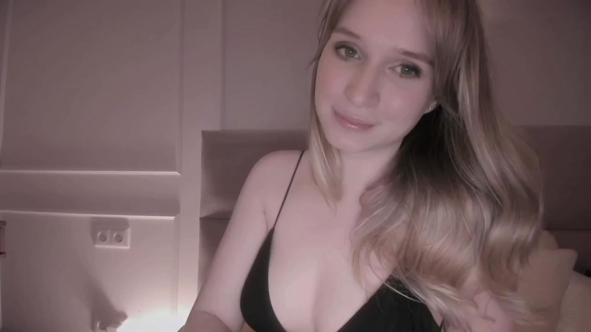 Gallery image thumbnail from Speculoos_'s myfreecams stream on, 04/16/2024, 21:02 image 5 of 20