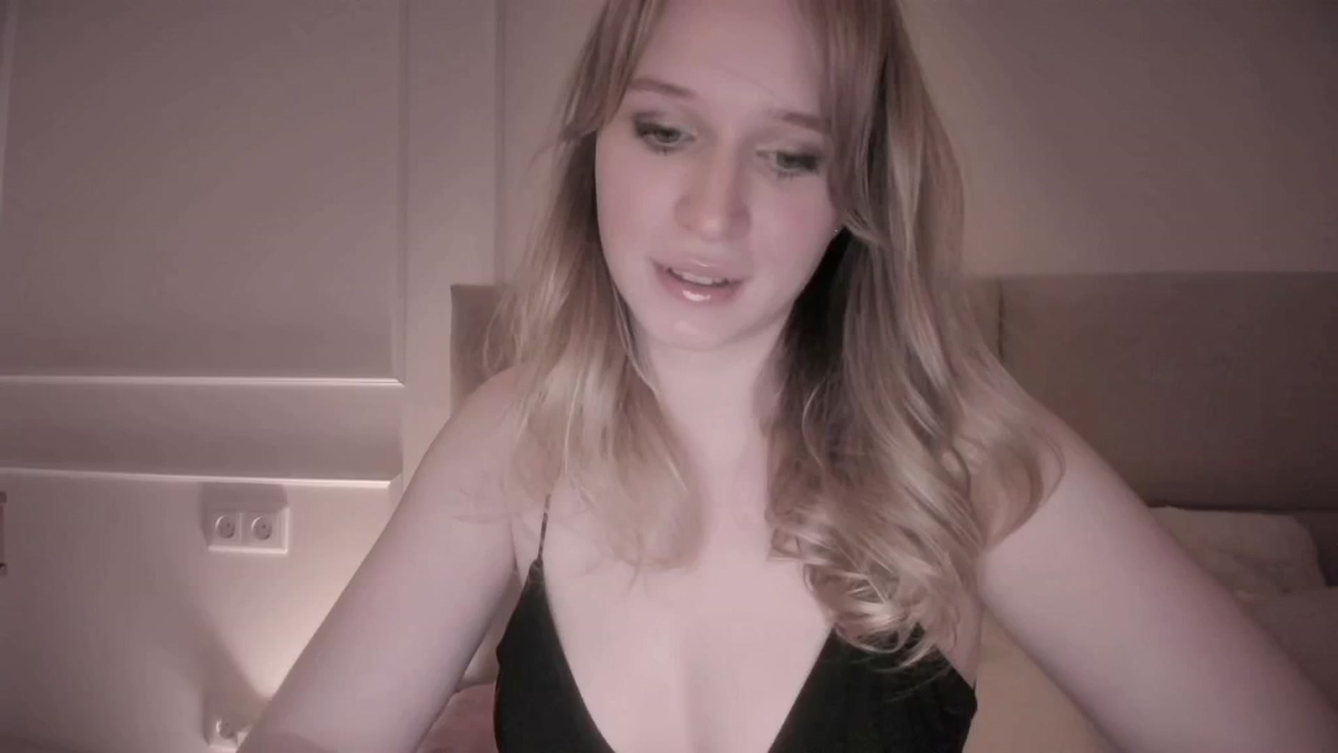 Gallery image thumbnail from Speculoos_'s myfreecams stream on, 04/16/2024, 21:02 image 15 of 20