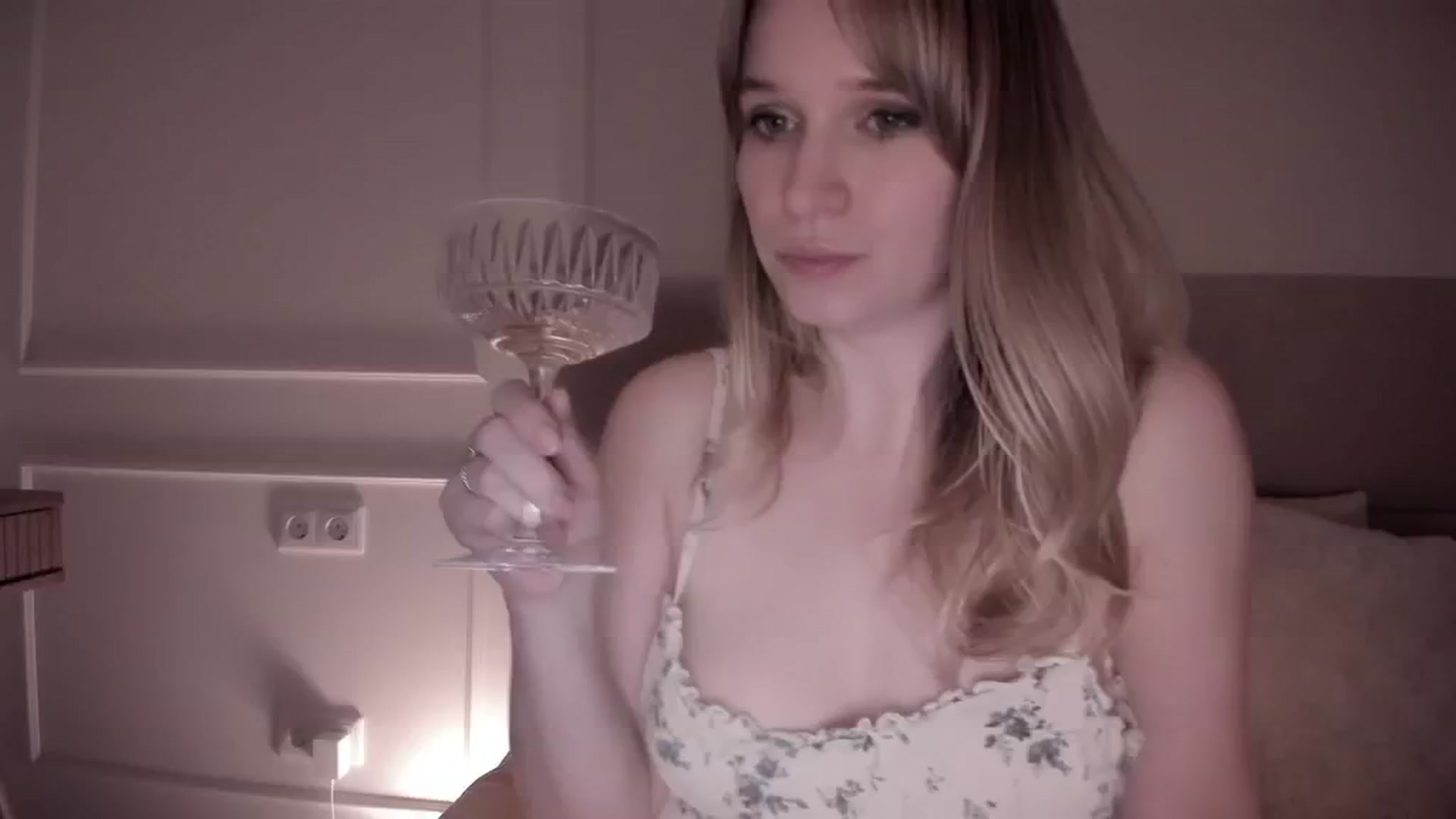 Gallery image thumbnail from Speculoos_'s myfreecams stream on, 04/17/2024, 20:30 image 17 of 20