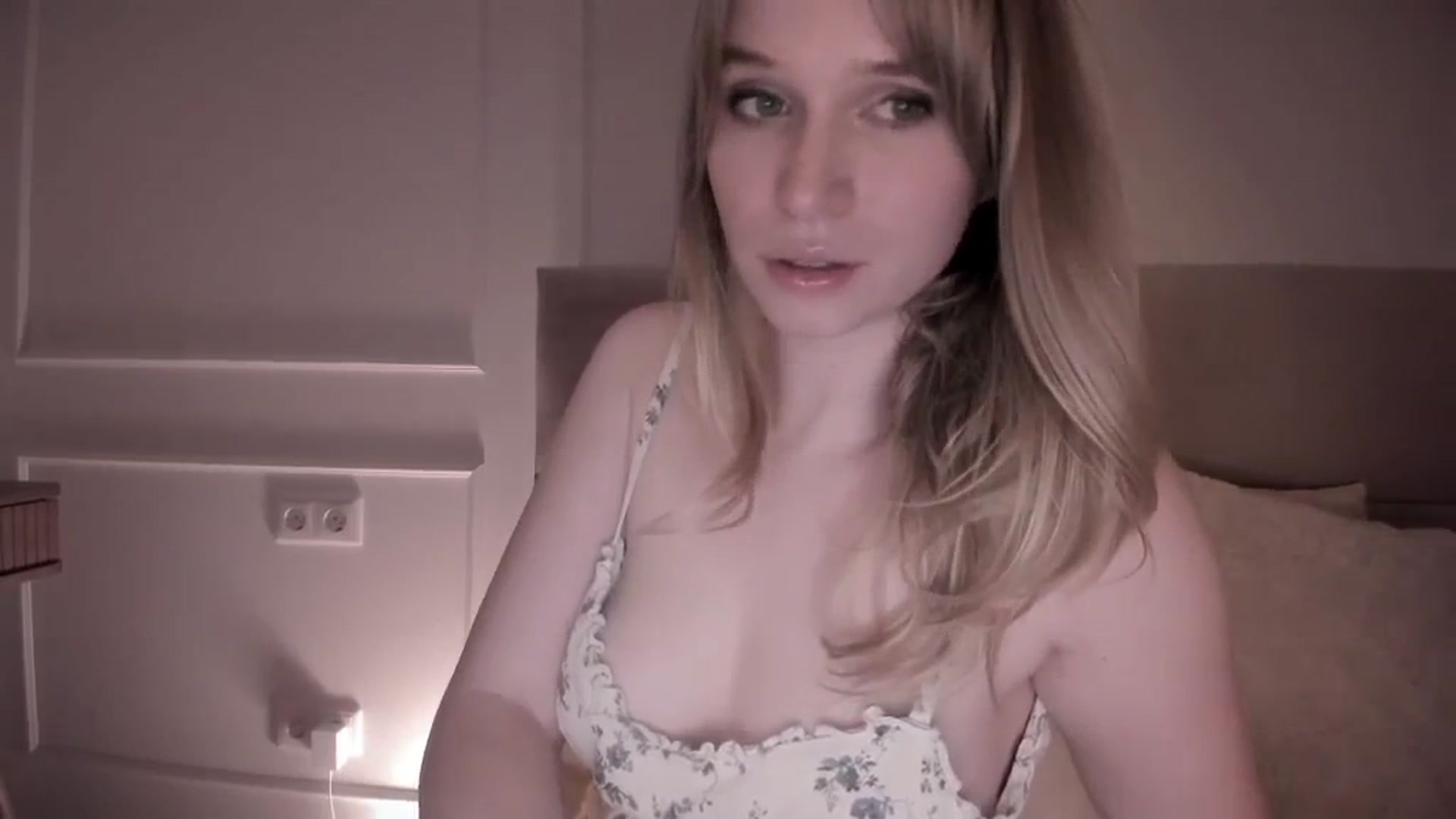 Gallery image thumbnail from Speculoos_'s myfreecams stream on, 04/17/2024, 20:30 image 12 of 20