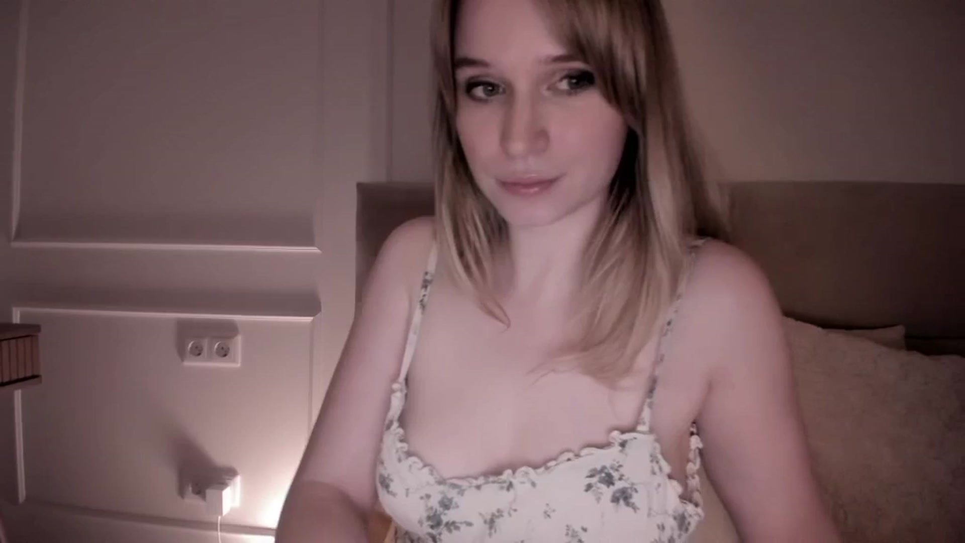 Gallery image thumbnail from Speculoos_'s myfreecams stream on, 04/17/2024, 20:30 image 19 of 20