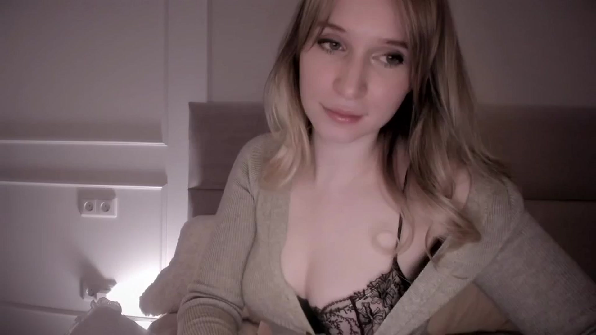 Gallery image thumbnail from Speculoos_'s myfreecams stream on, 04/23/2024, 20:31 image 17 of 20